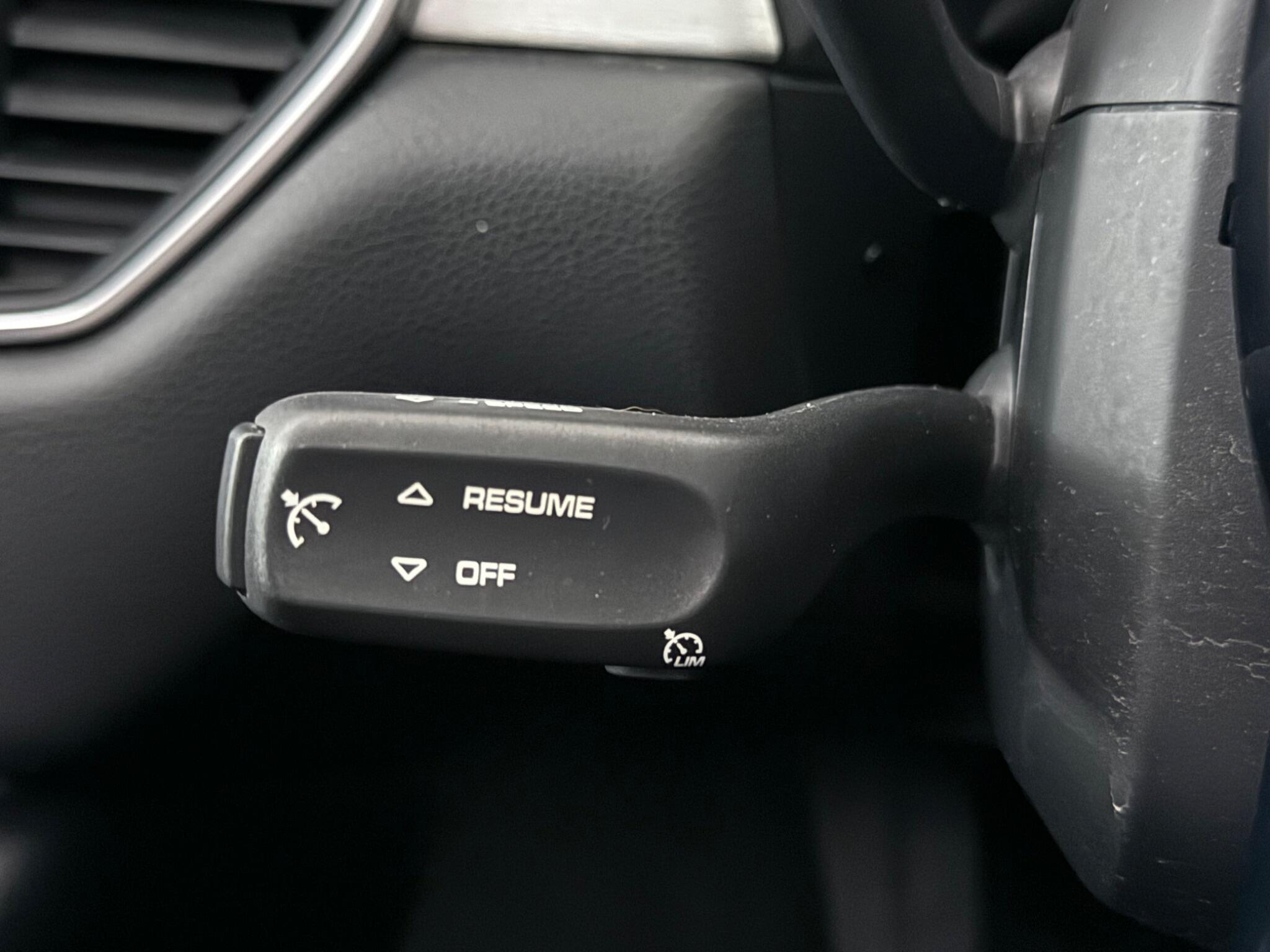Porsche Macan view 16
