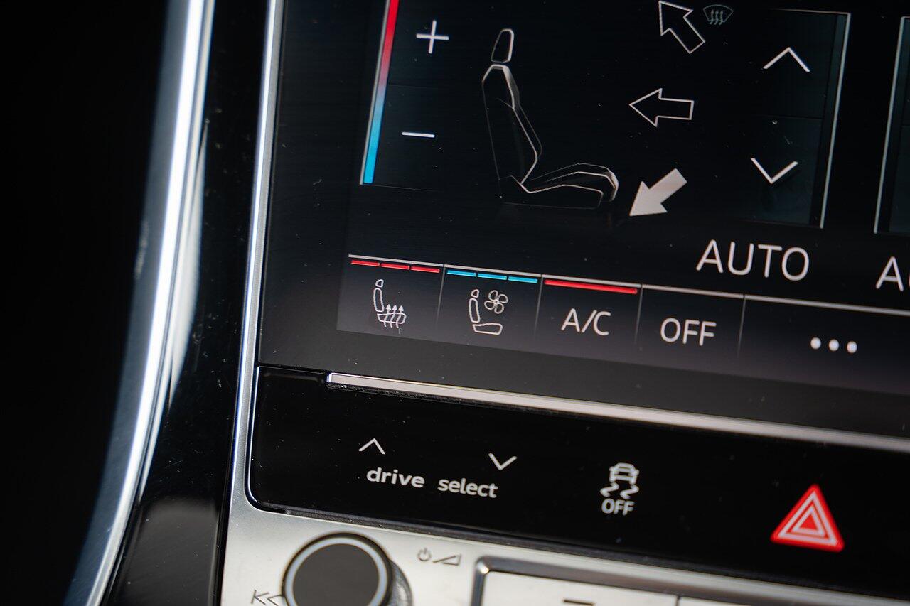 Audi RS Q8 view 39