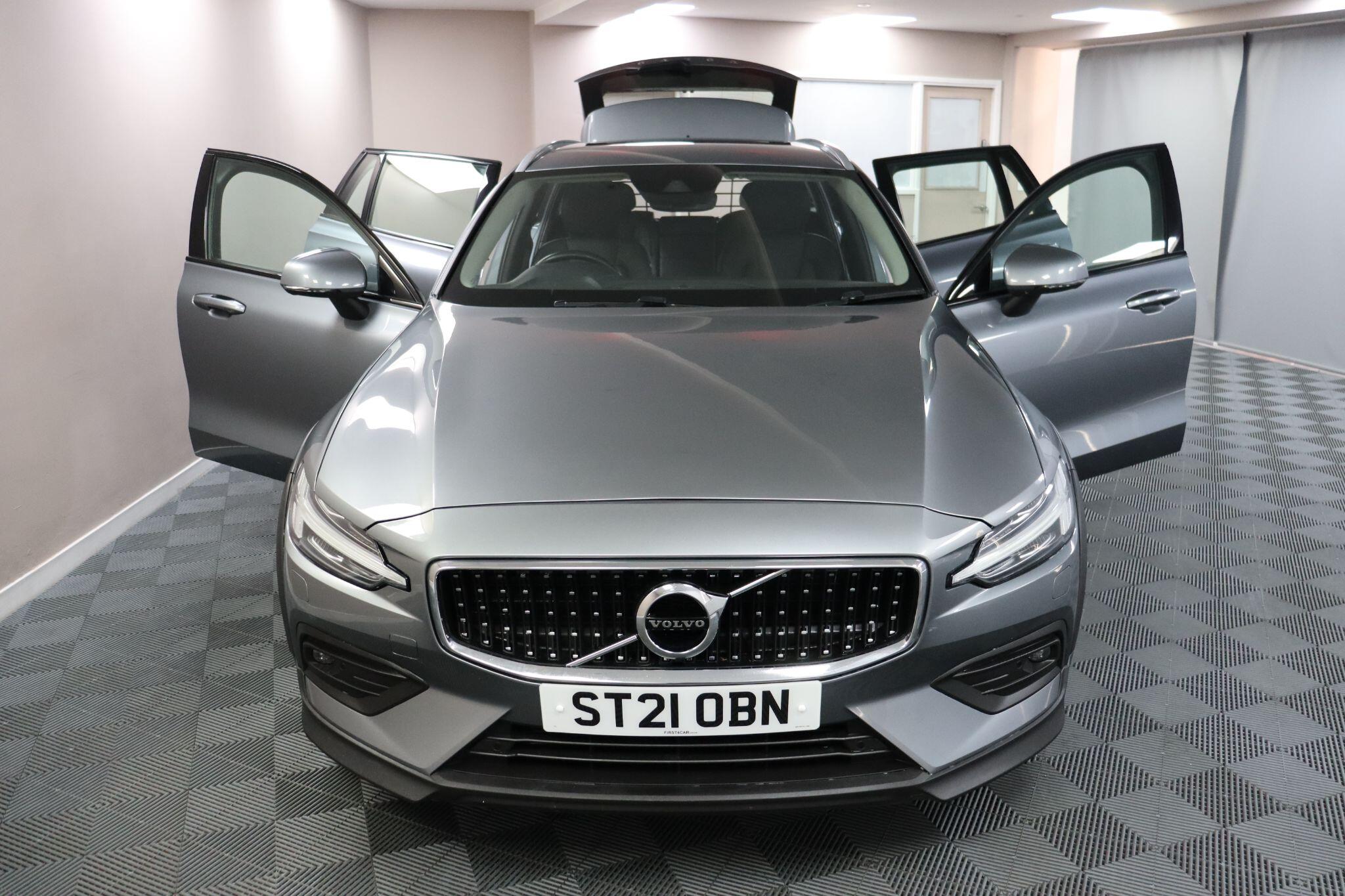Volvo V60 Cross Country view 7