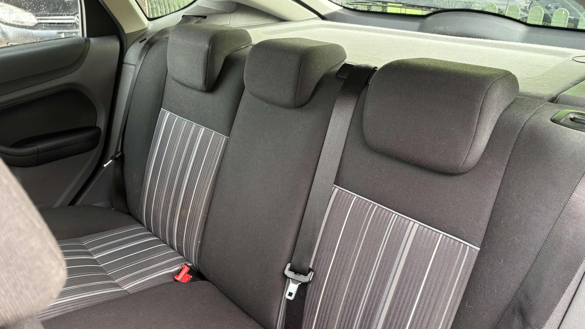 Ford Focus view 11