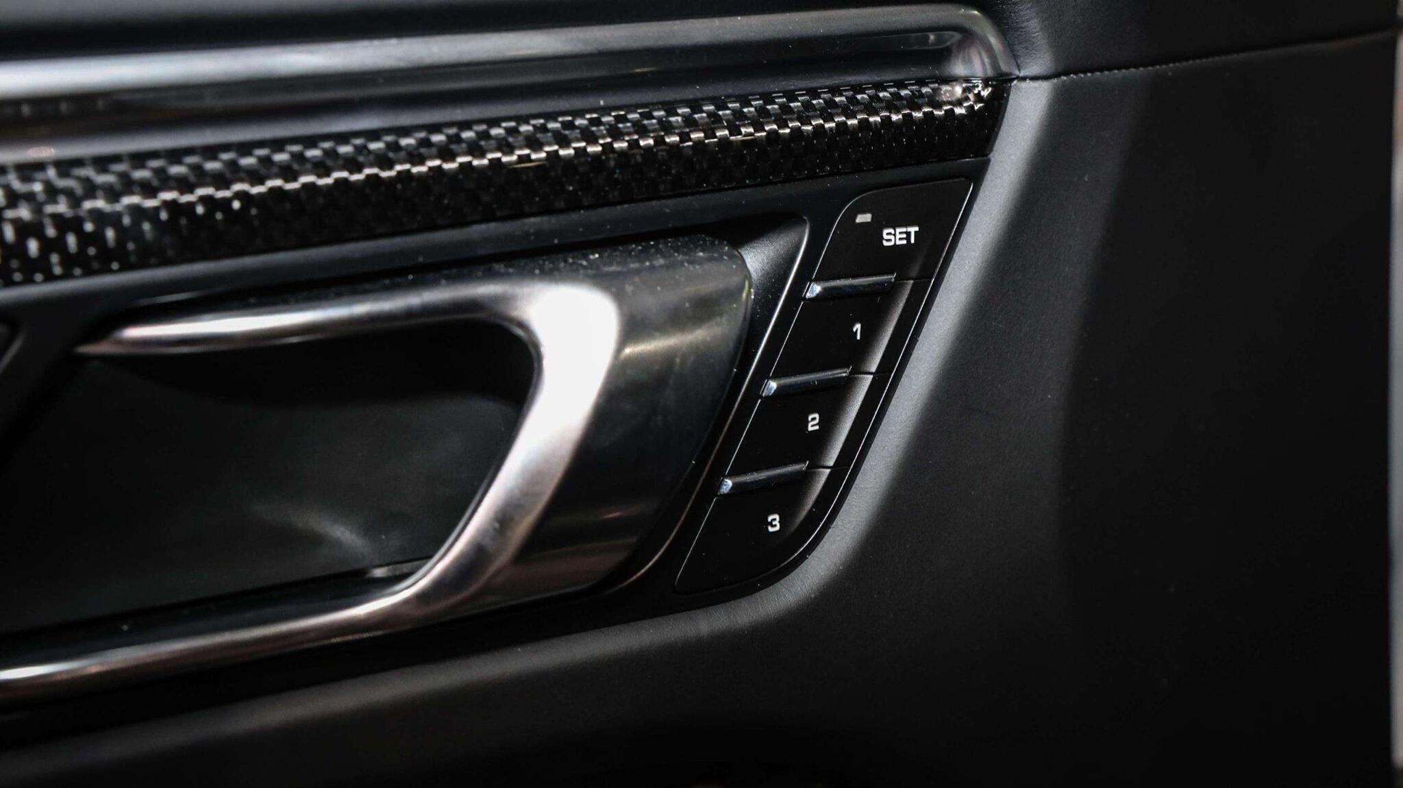 Porsche Macan view 24