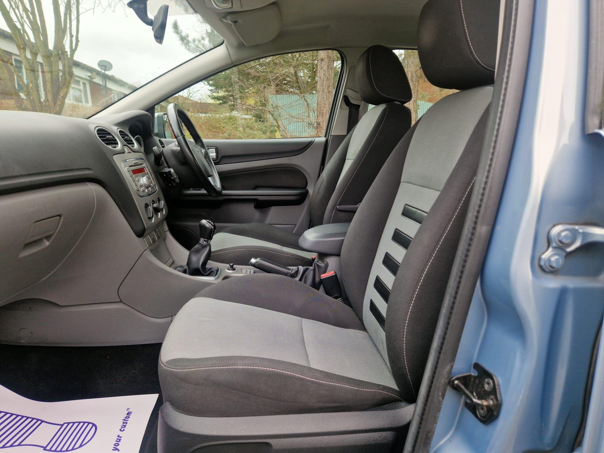 Ford Focus view 14