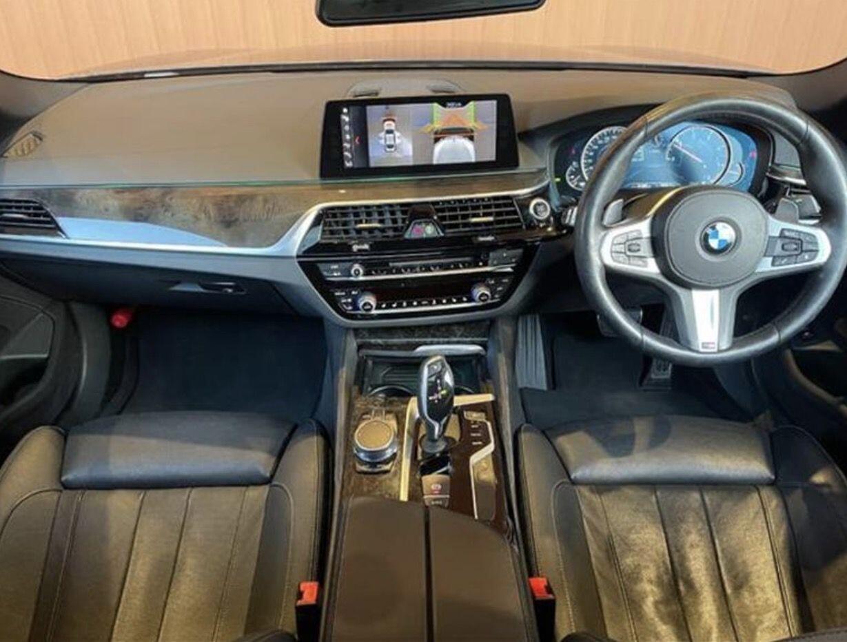 BMW 5 Series view 8