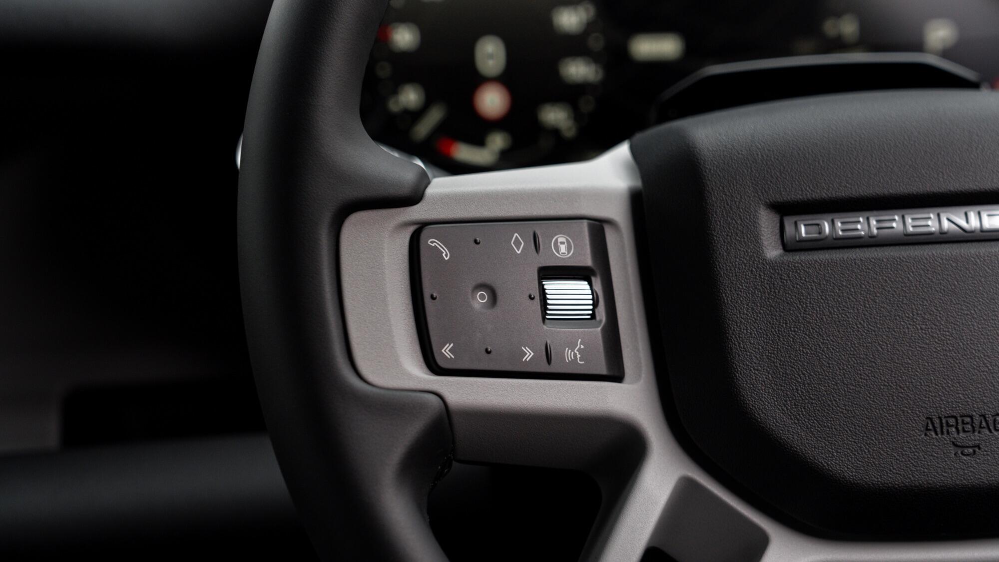 Land Rover Defender 110 view 9
