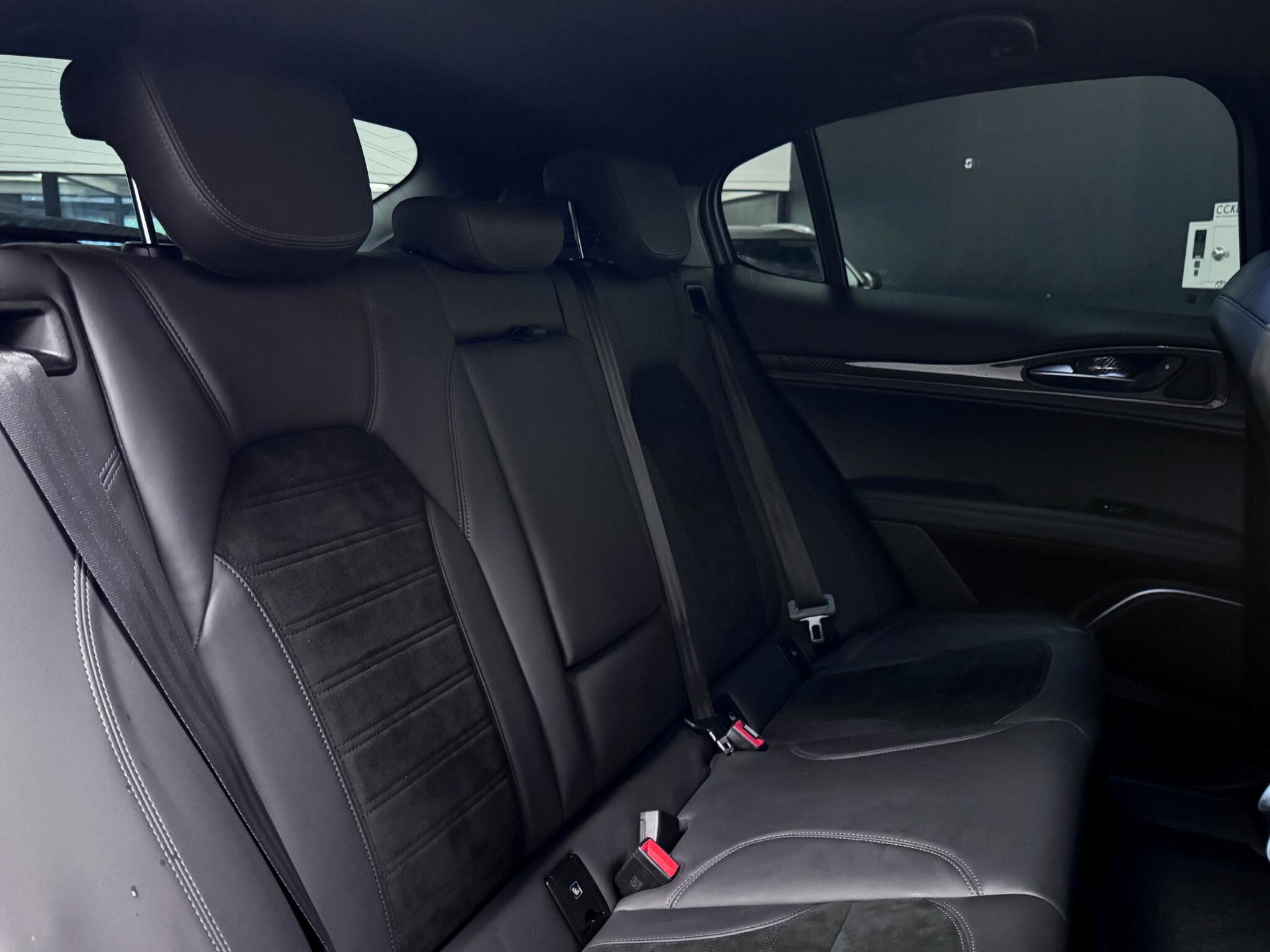 Alfa Romeo Stelvio view 13