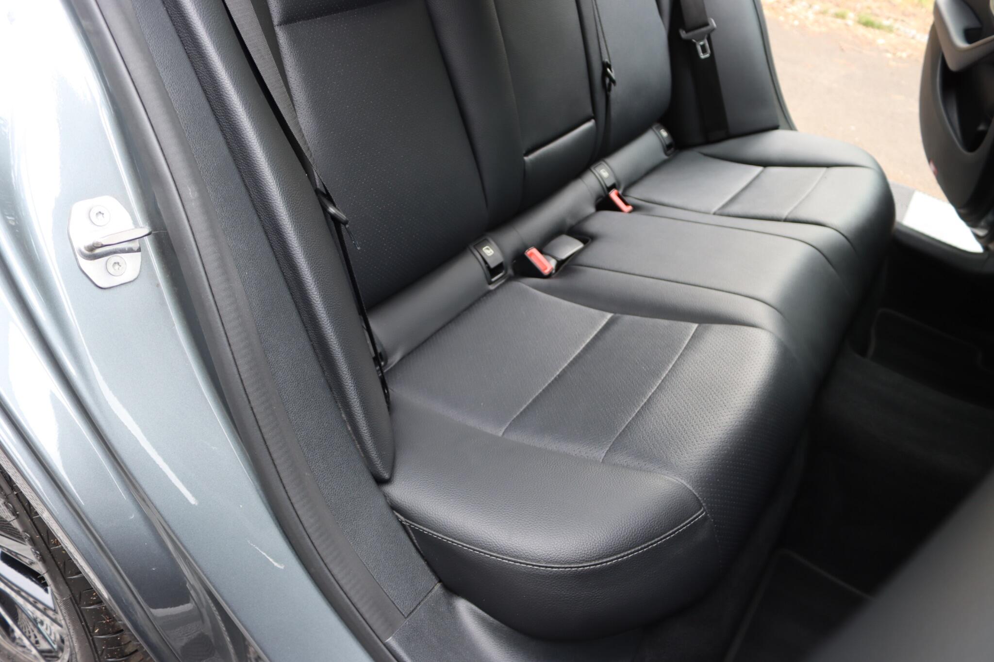 Mercedes-Benz C Class view 31