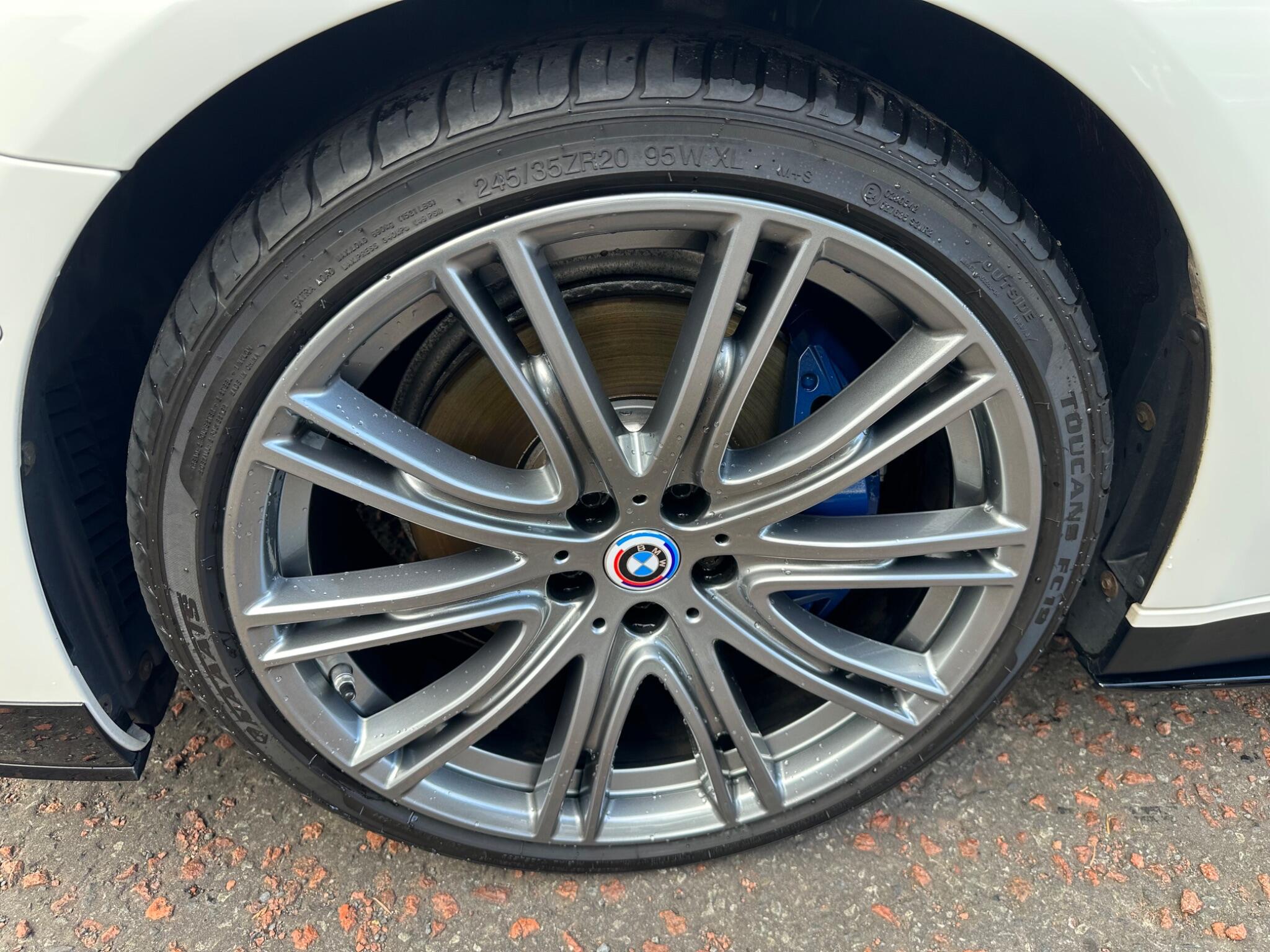 BMW 5 Series view 14