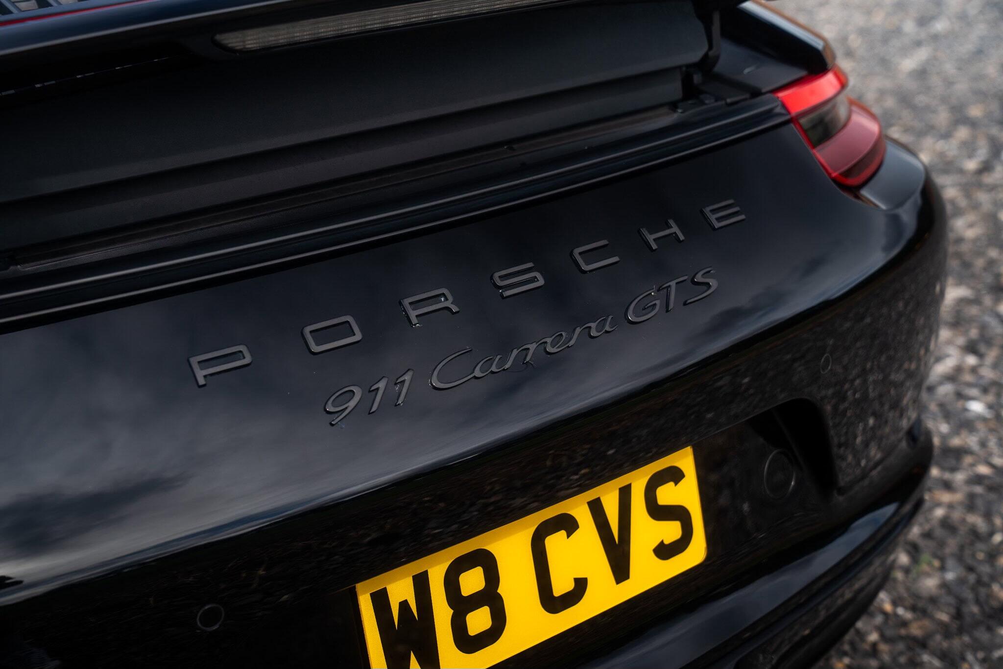 Porsche 911 view 14