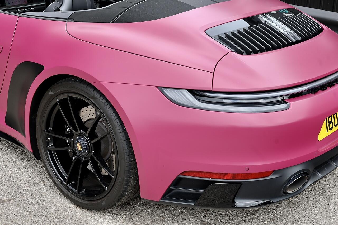 Porsche 911 view 35