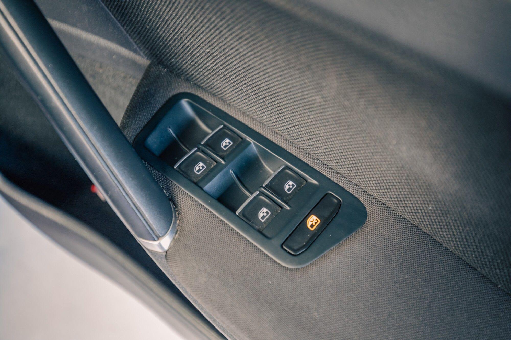 Volkswagen Golf view 8