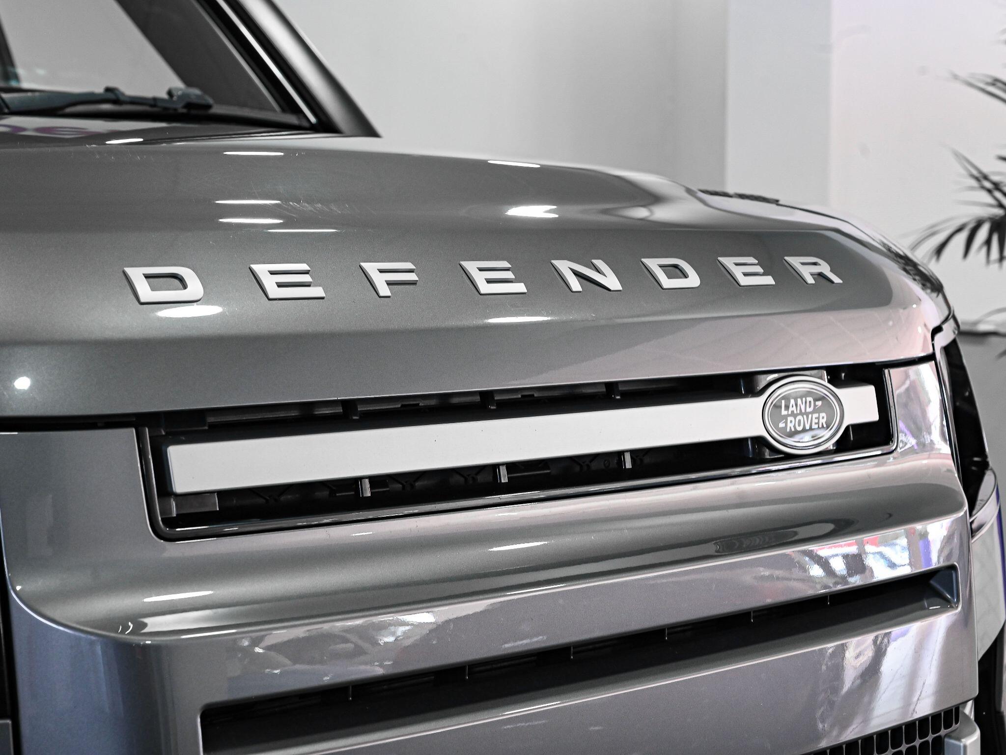 Land Rover Defender view 19