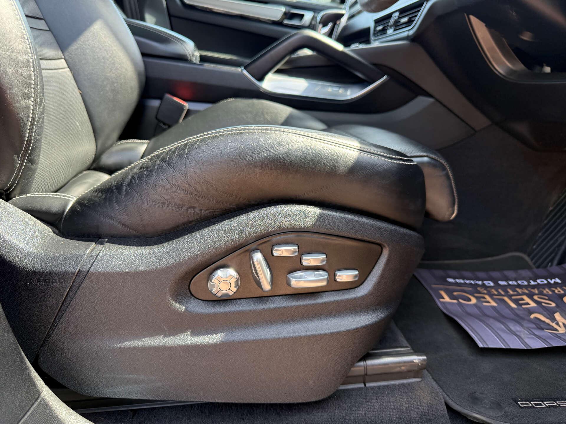 Porsche Cayenne view 40