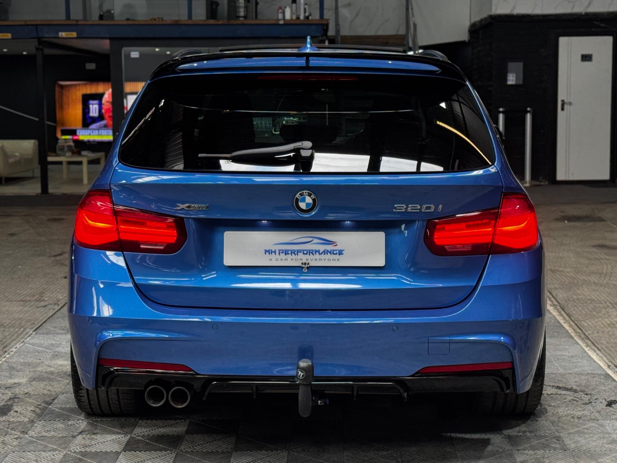 BMW 3 Series view 4