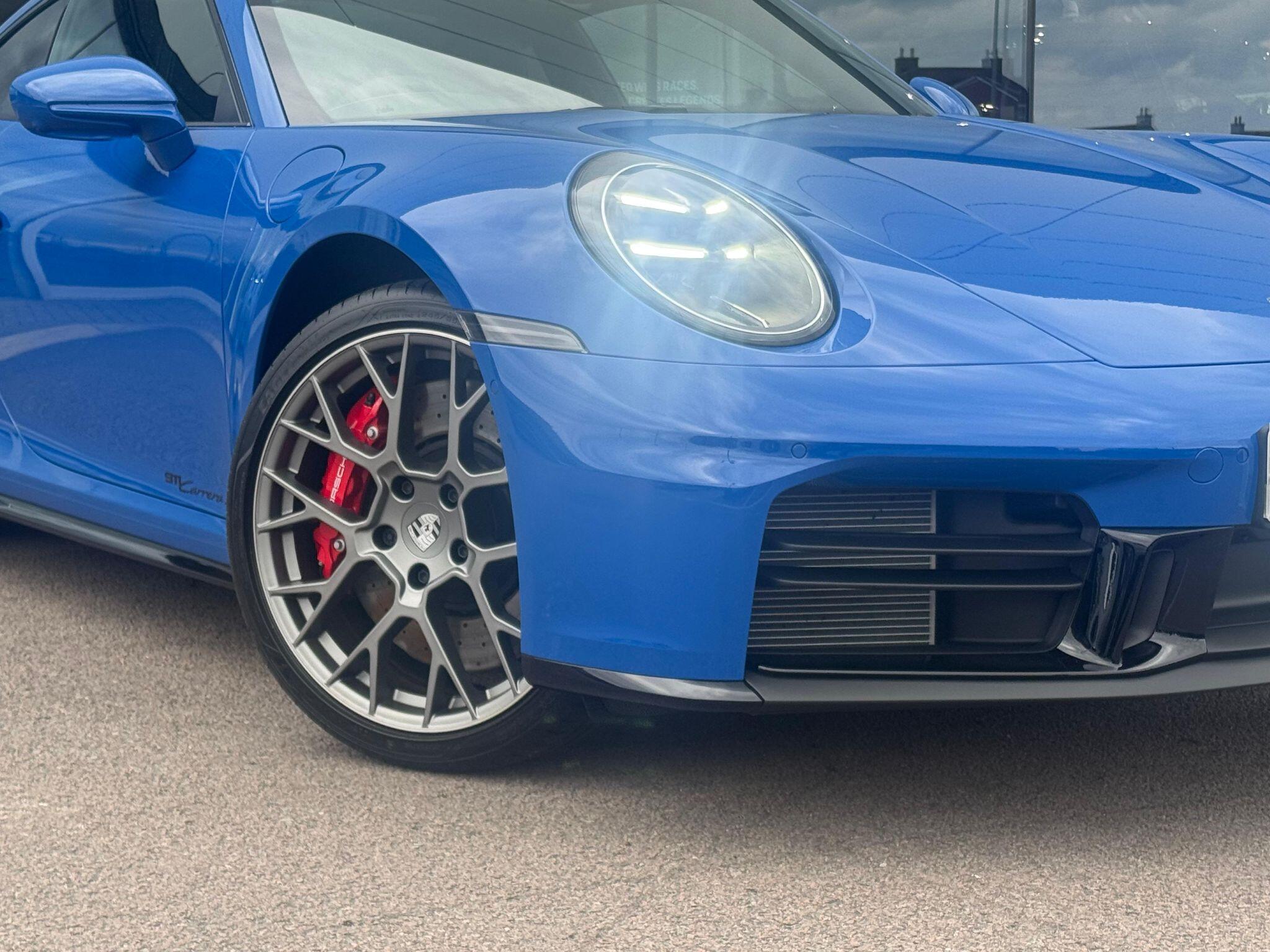 Porsche 911 view 5