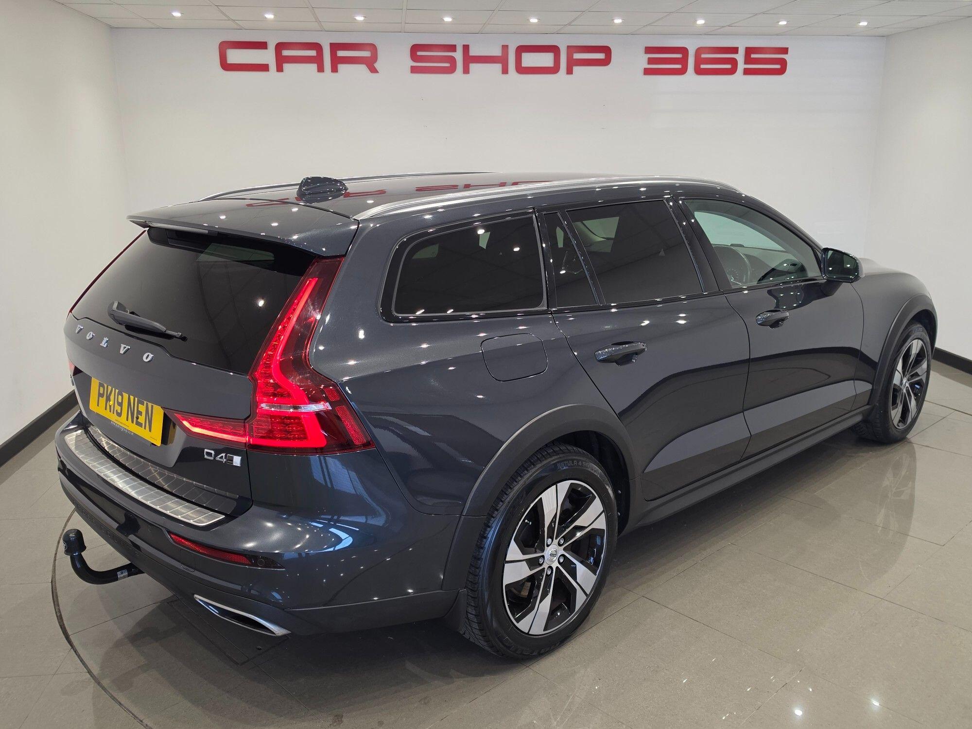 Volvo V60 Cross Country view 7
