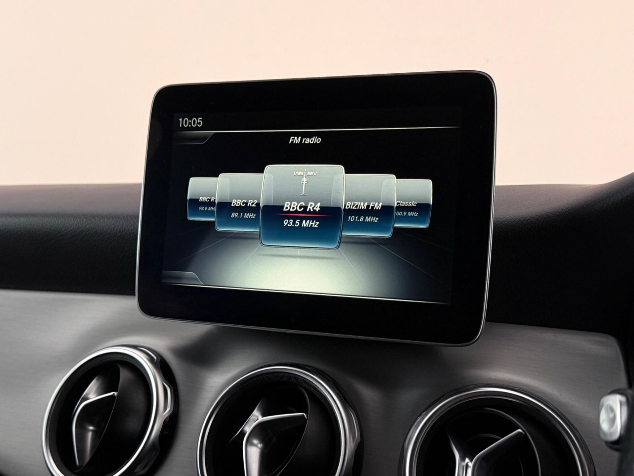 Mercedes-Benz Gla view 25