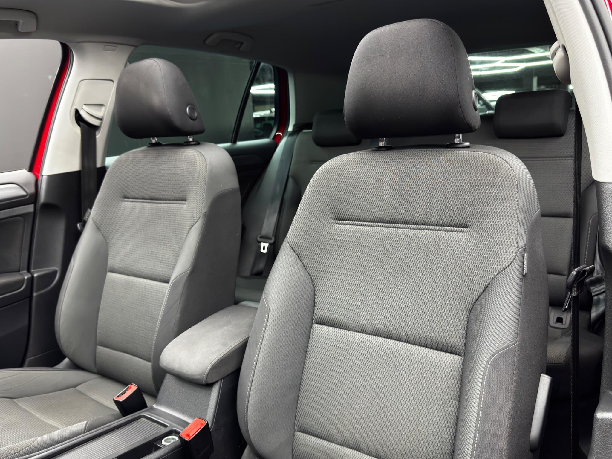 Volkswagen Golf view 13