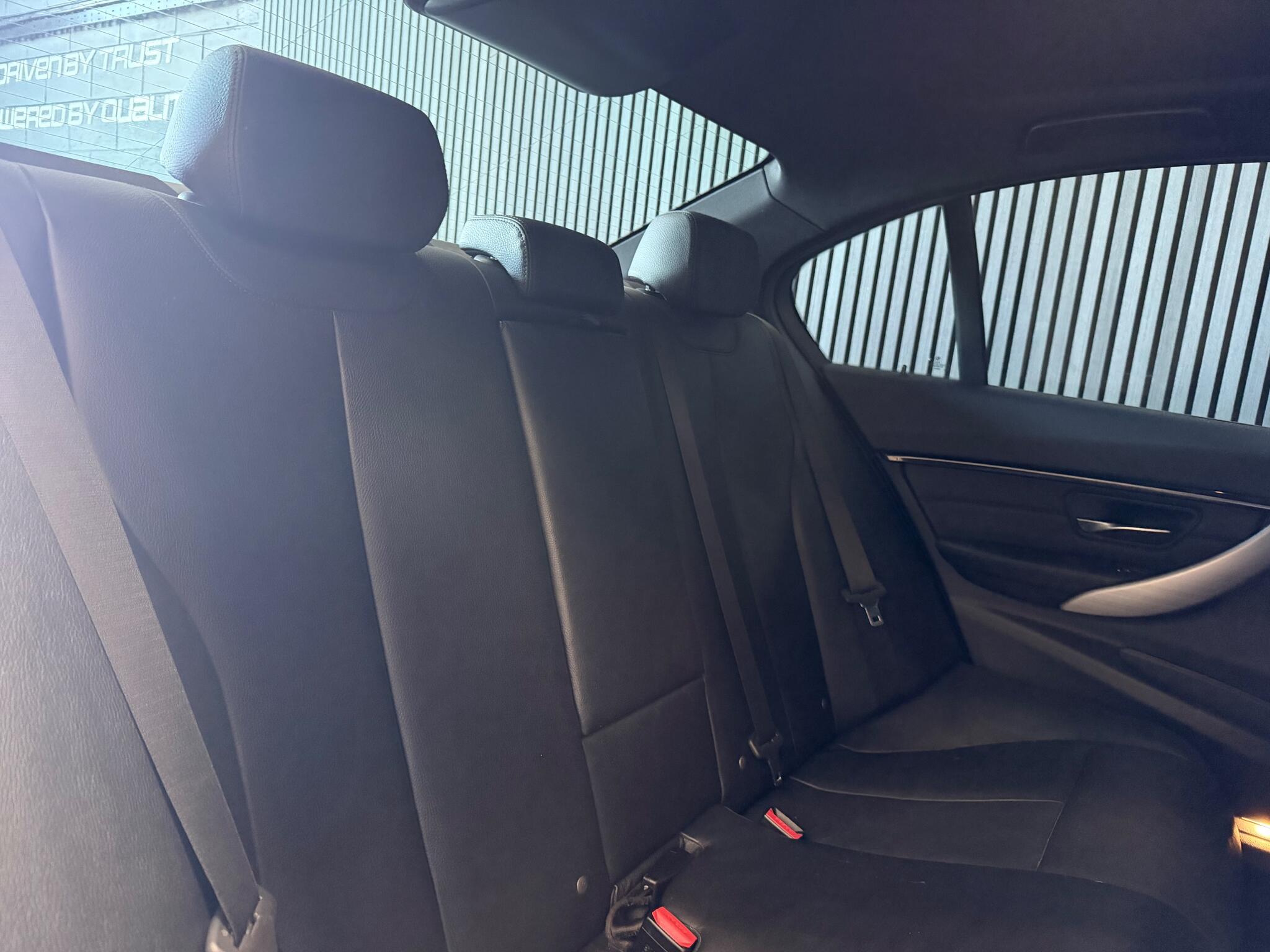 BMW 3 Series view 24