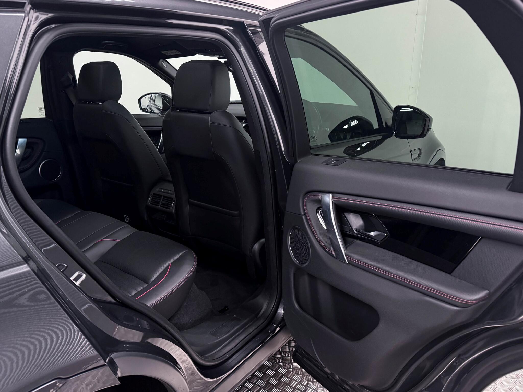 Land Rover Discovery Sport view 14