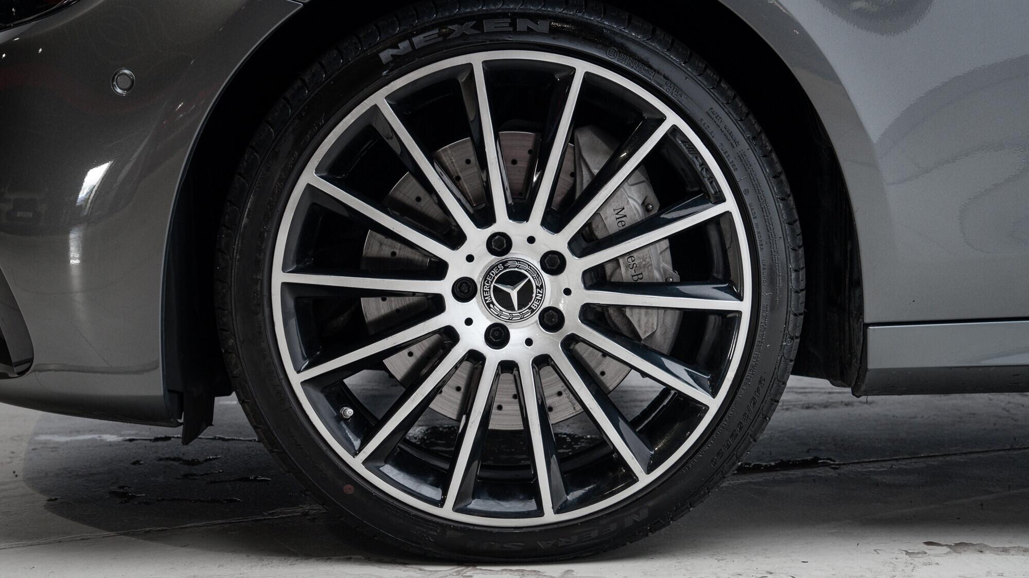 Mercedes-Benz E Class view 9
