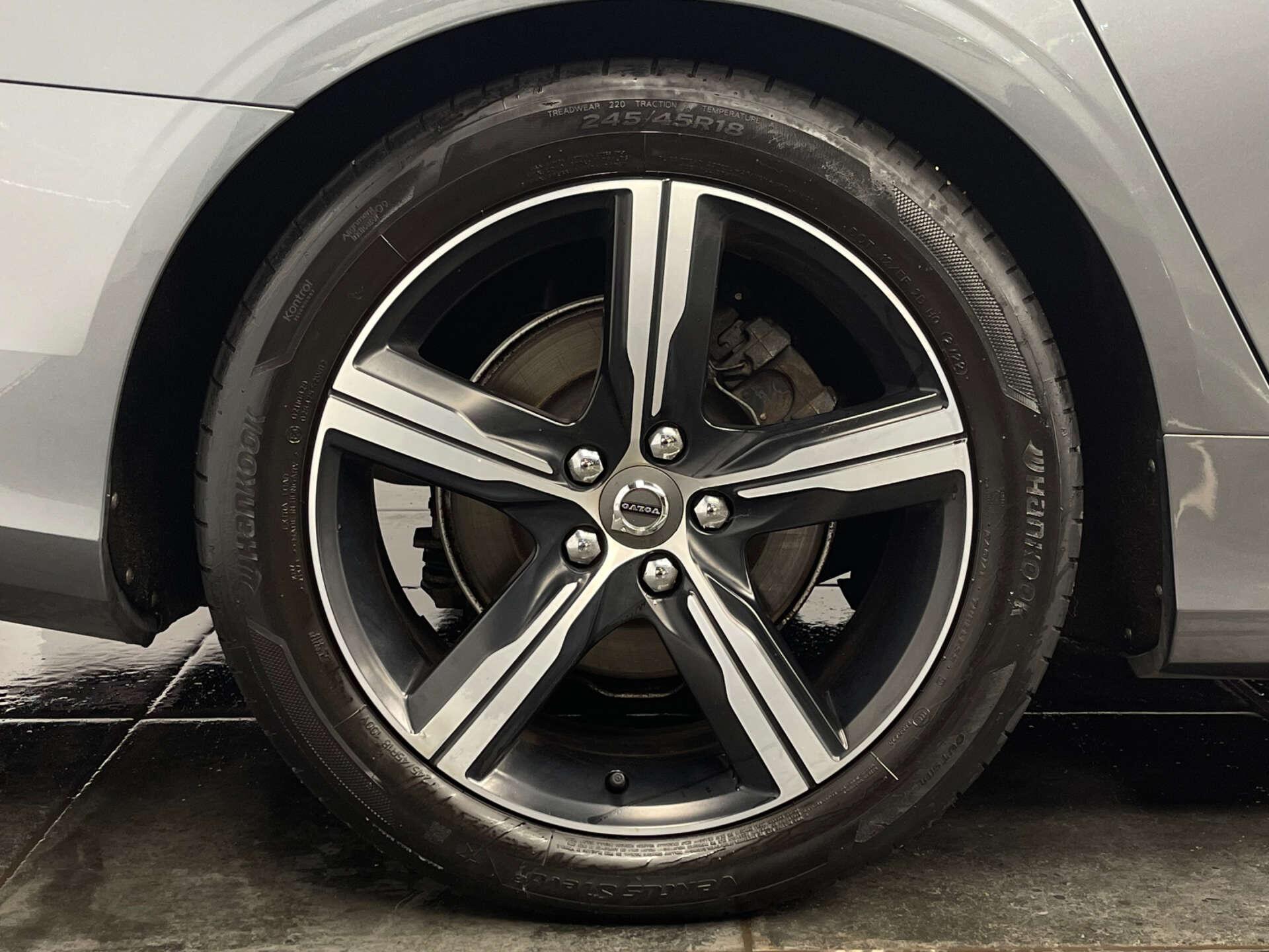 Volvo S90 view 22
