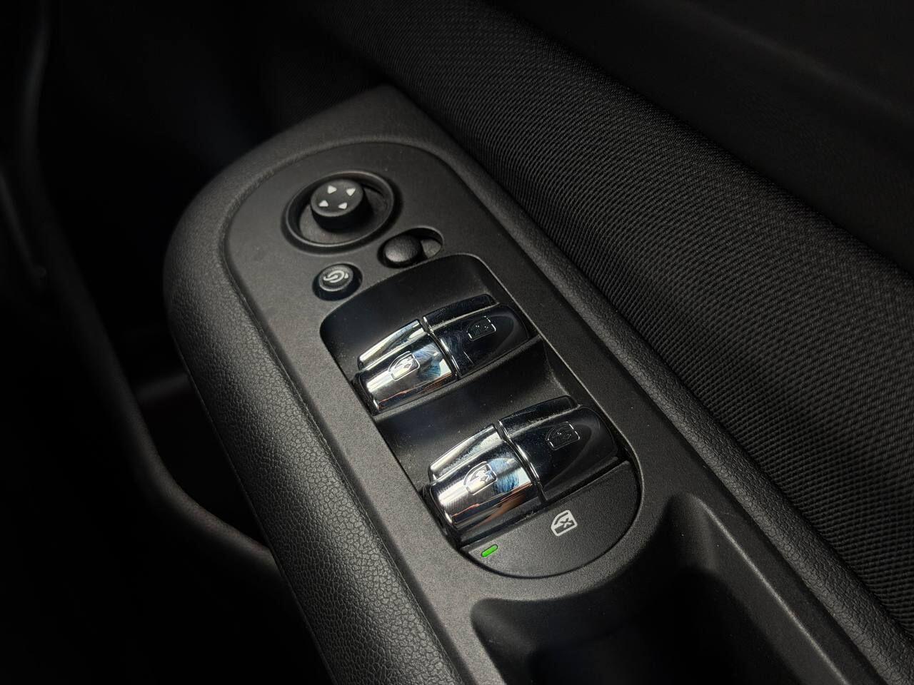 MINI Clubman view 33