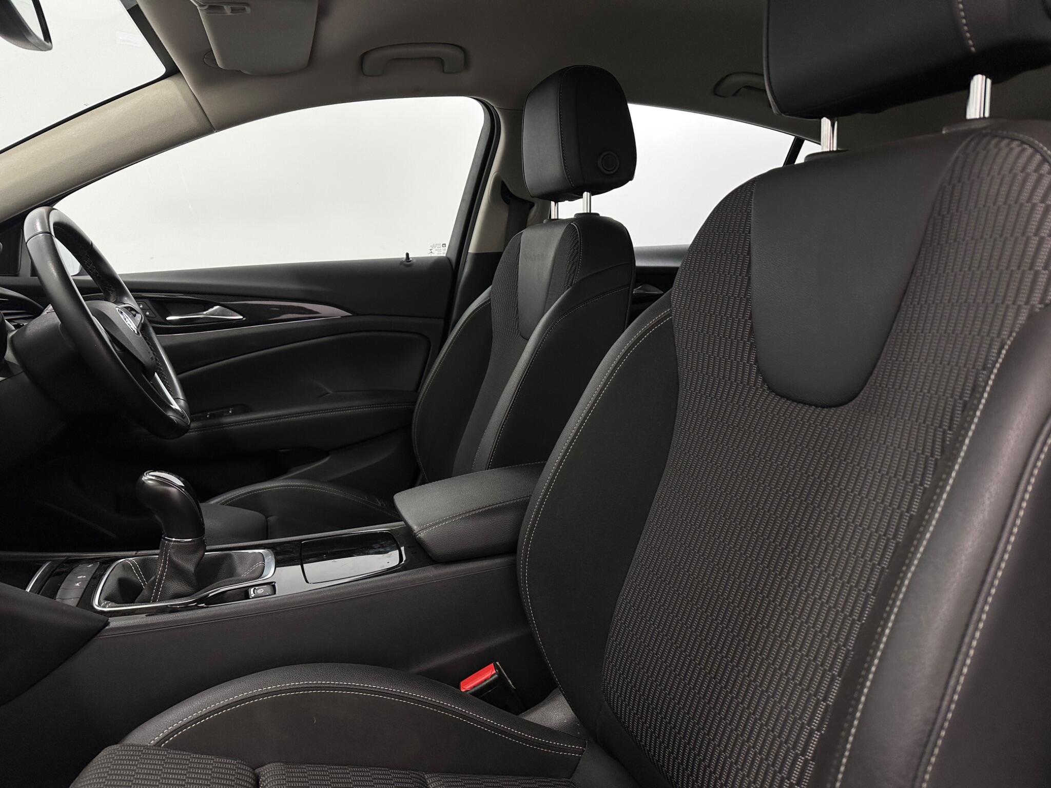 Vauxhall Insignia view 34