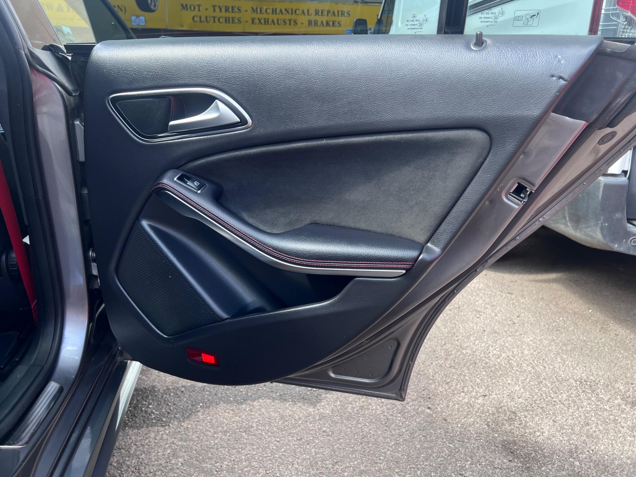 Mercedes-Benz Cla view 31