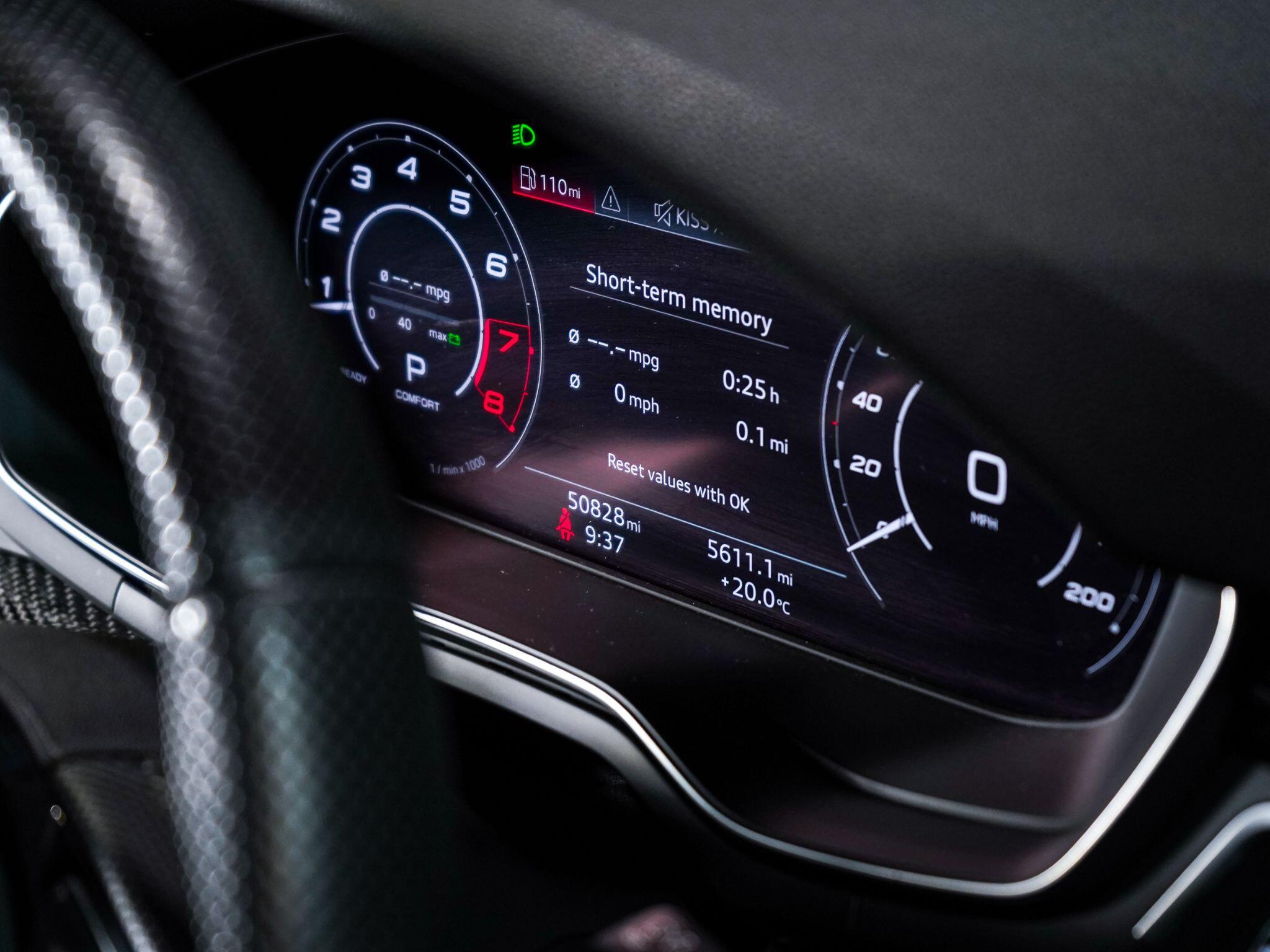 Audi RS4 view 23