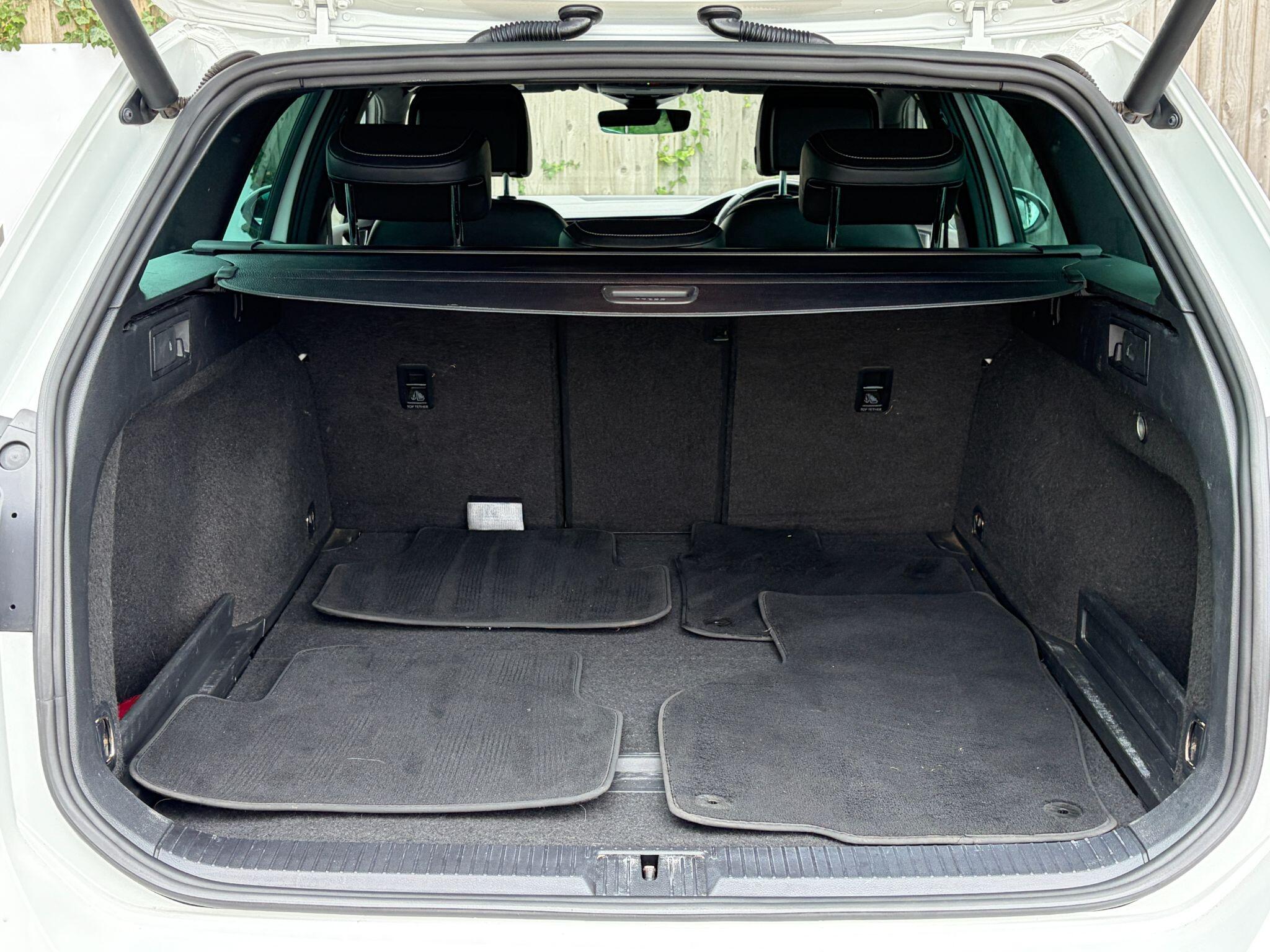Volkswagen Passat view 29