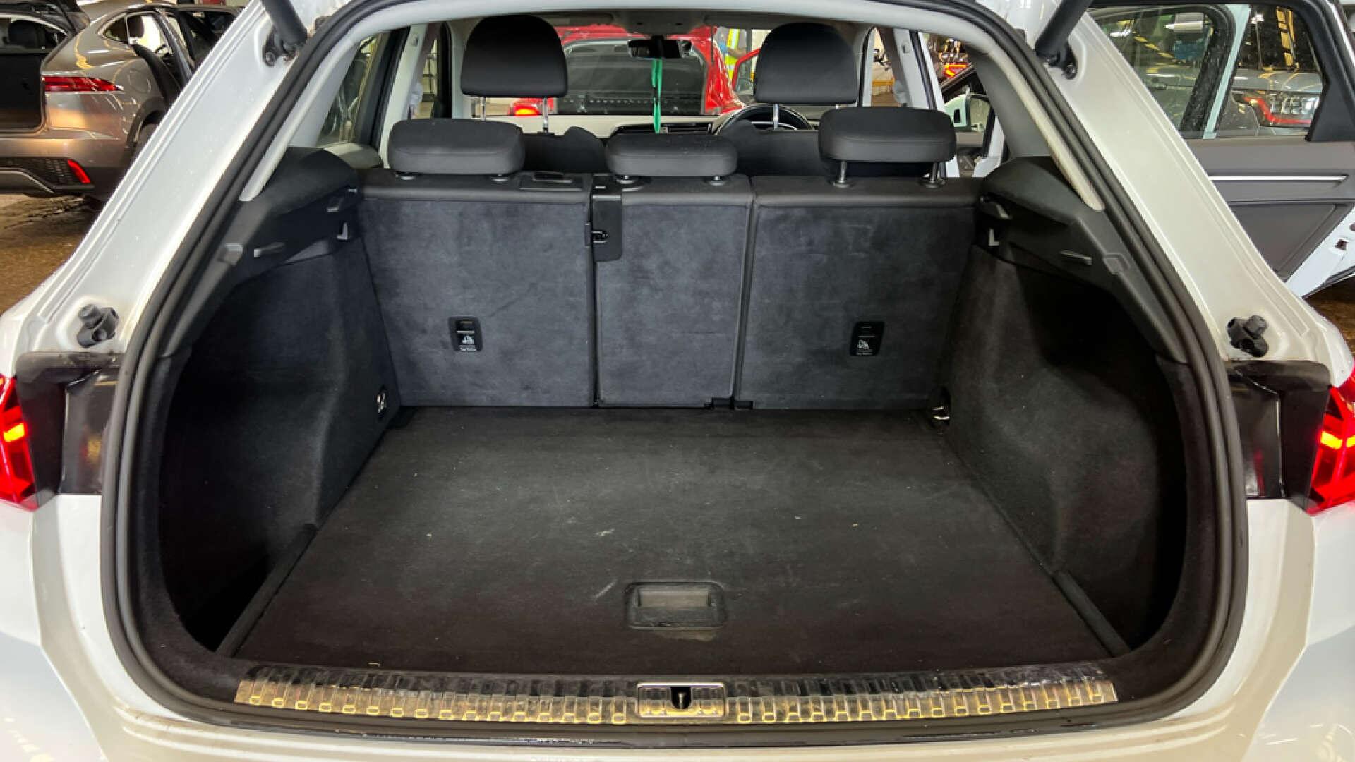 Audi Q3 view 10