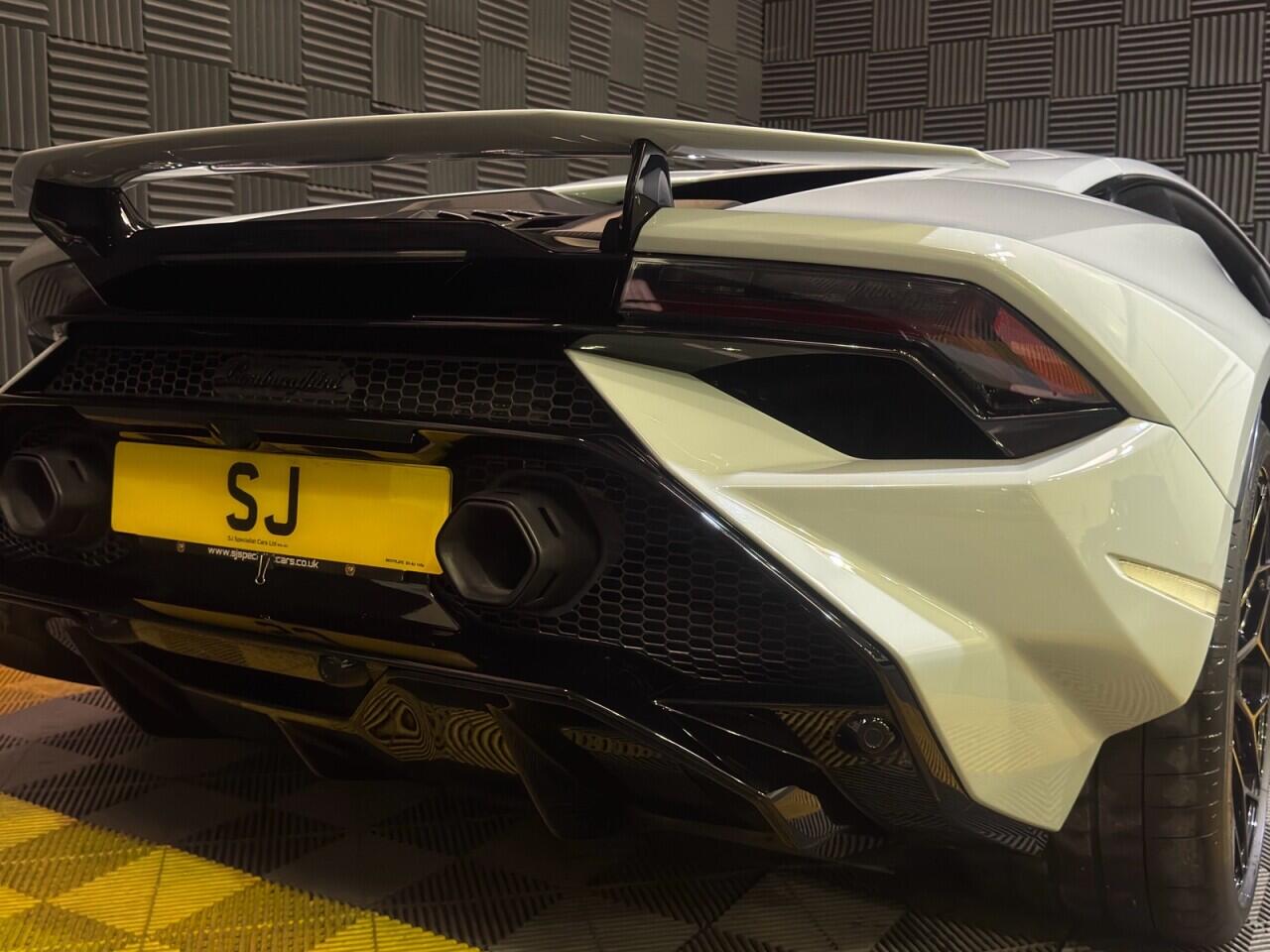 Lamborghini Huracan view 17