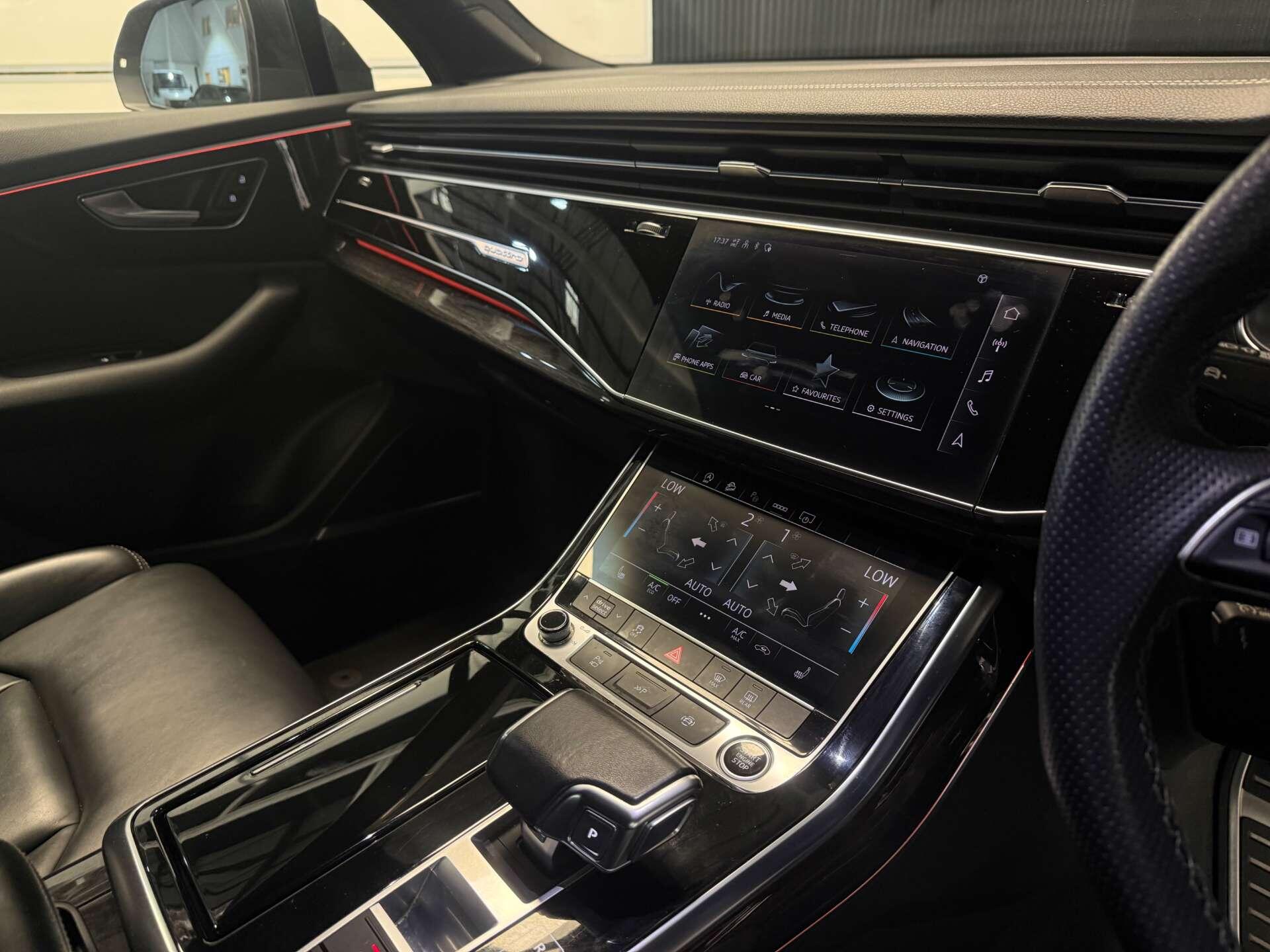 Audi Q7 view 28