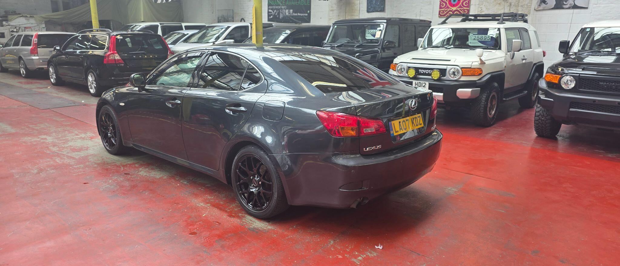Lexus IS view 4
