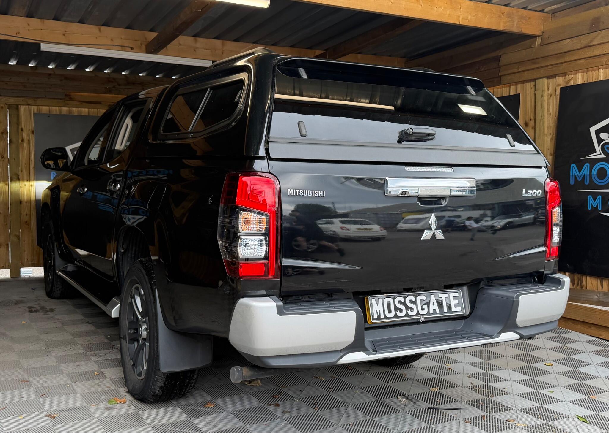 Mitsubishi L200 view 5