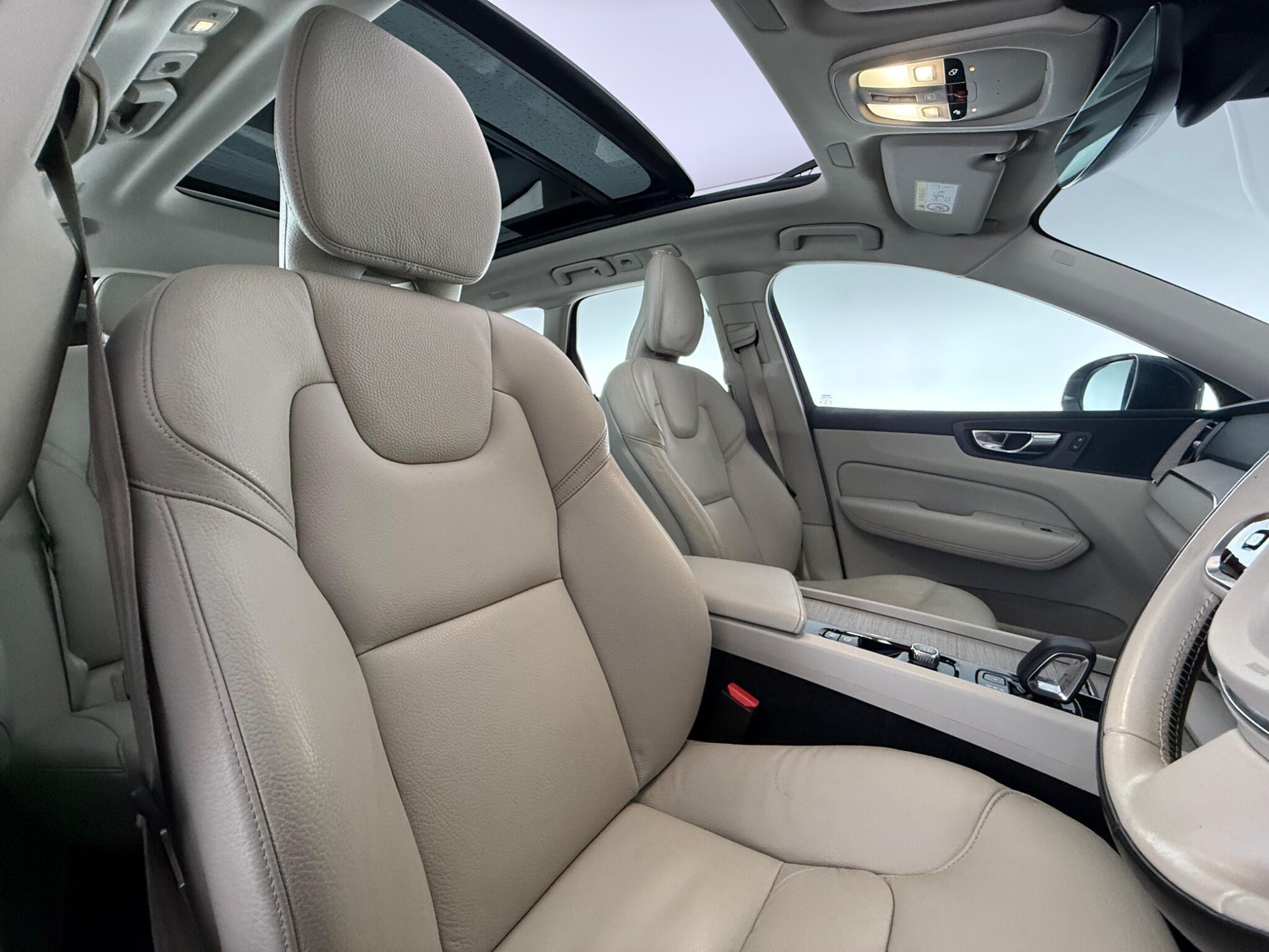 Volvo XC60 view 25