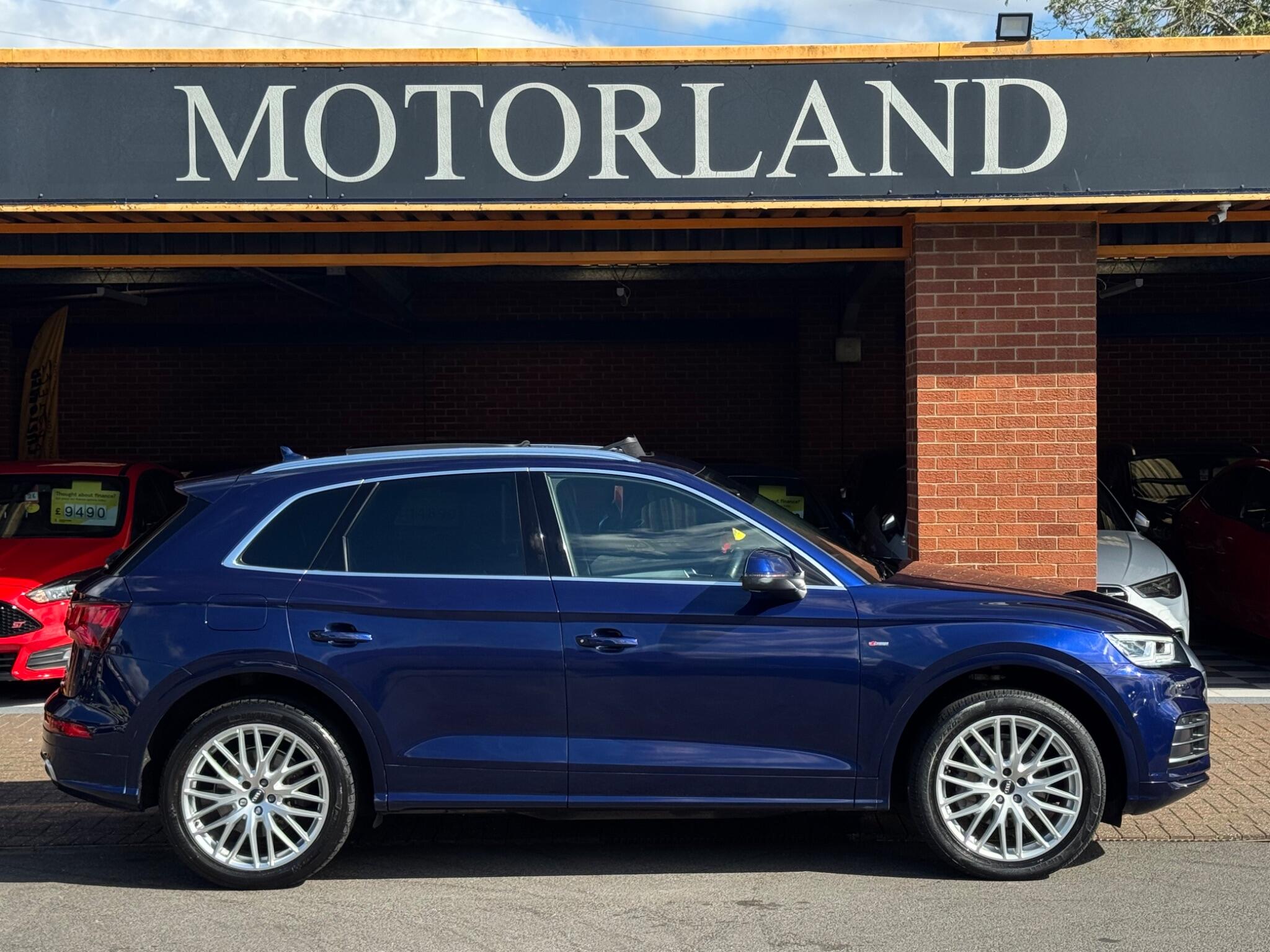 Audi Q5 view 5