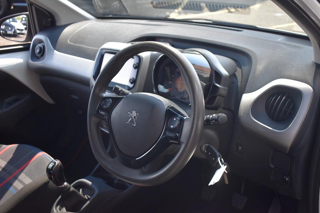 Peugeot 108 view 26