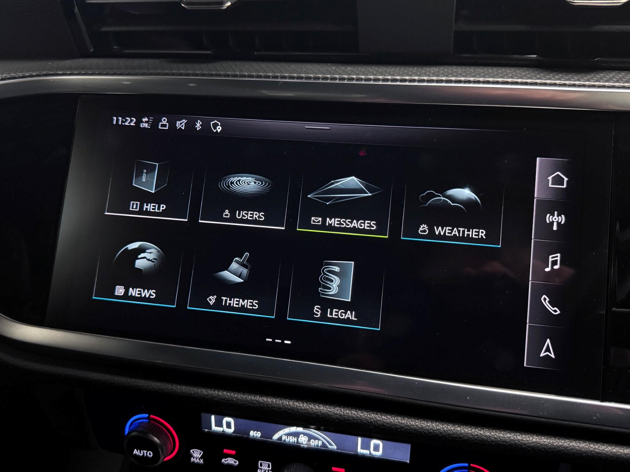 Audi Q3 view 42