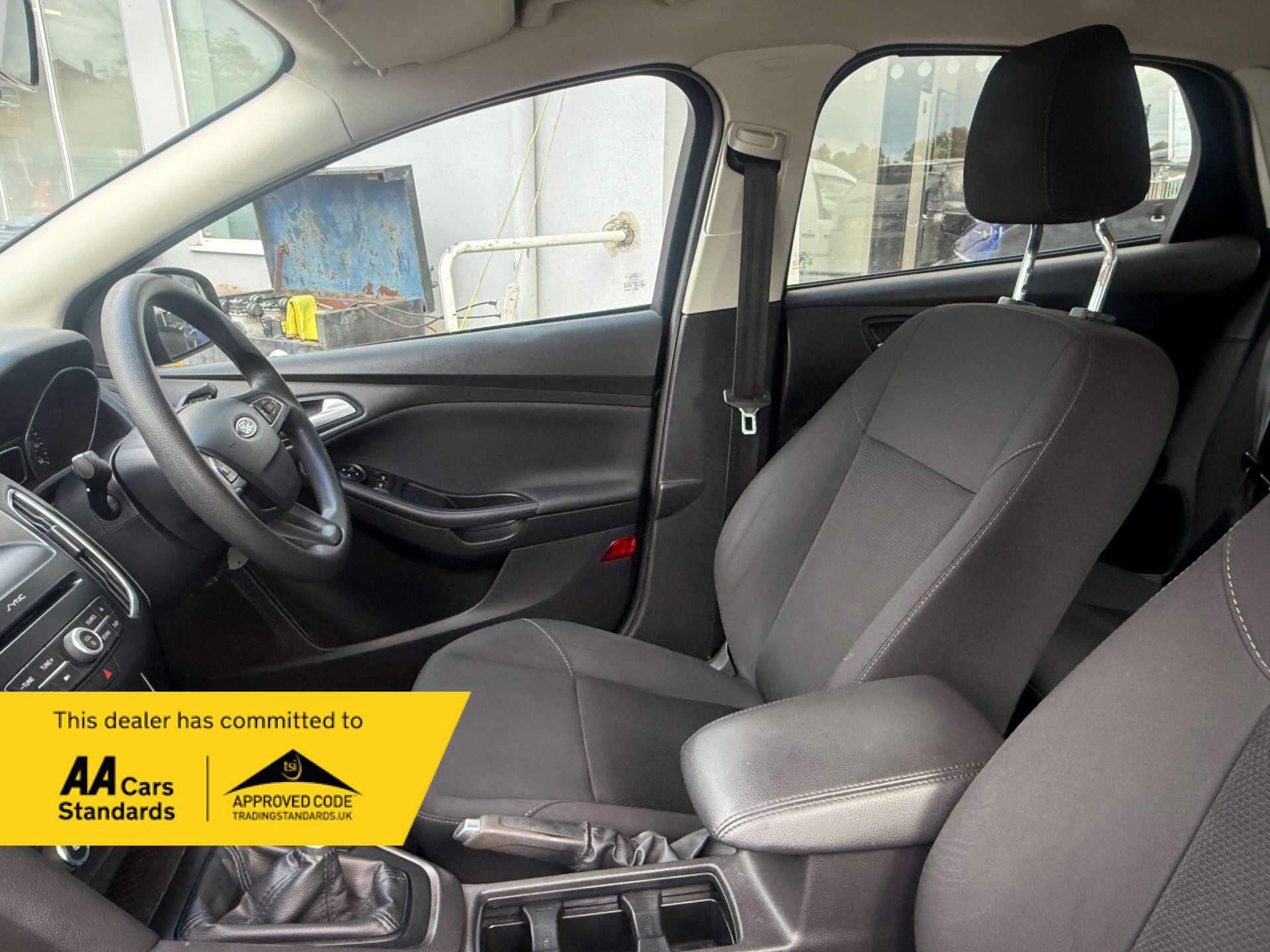Ford Focus view 27