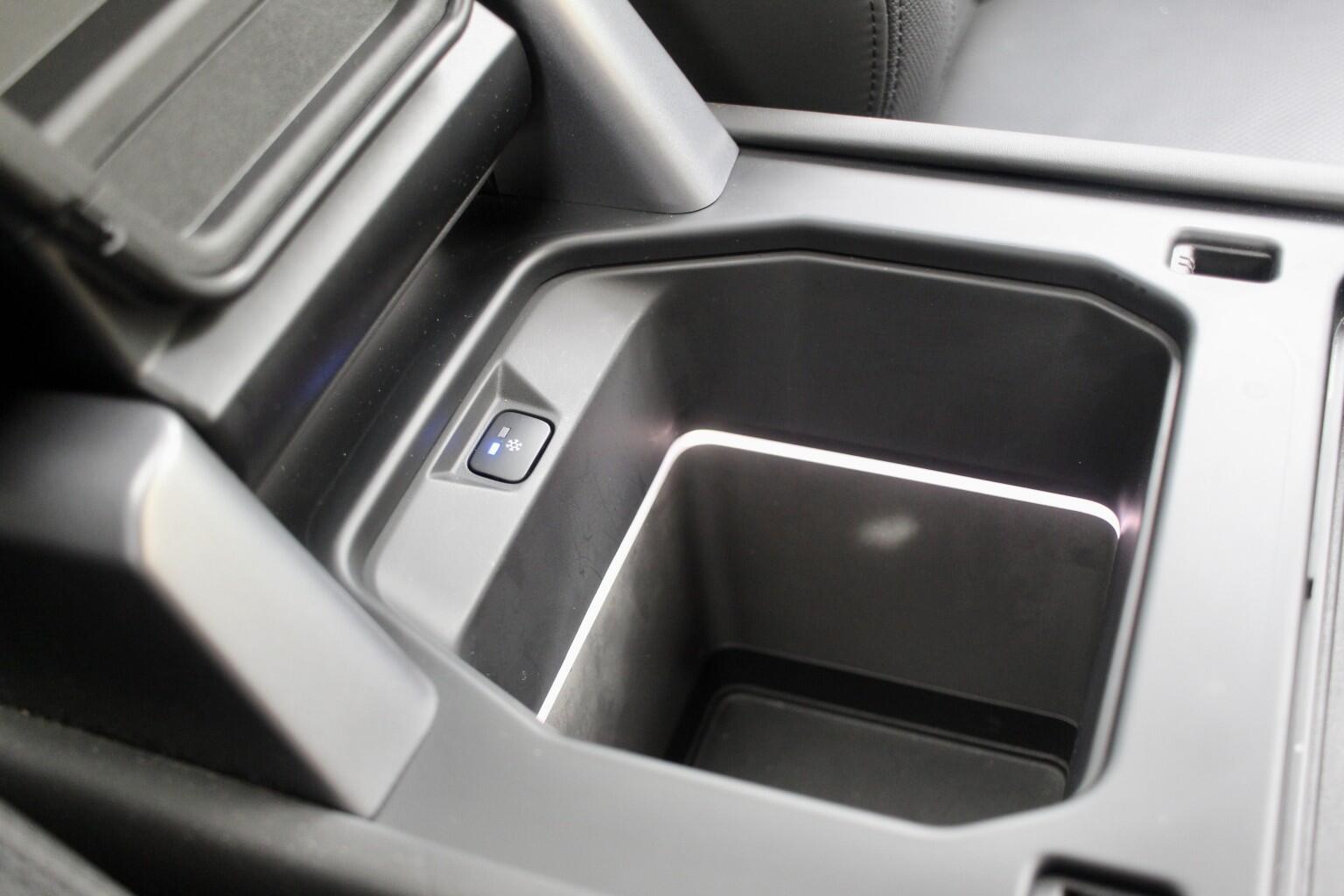 Land Rover Defender view 19