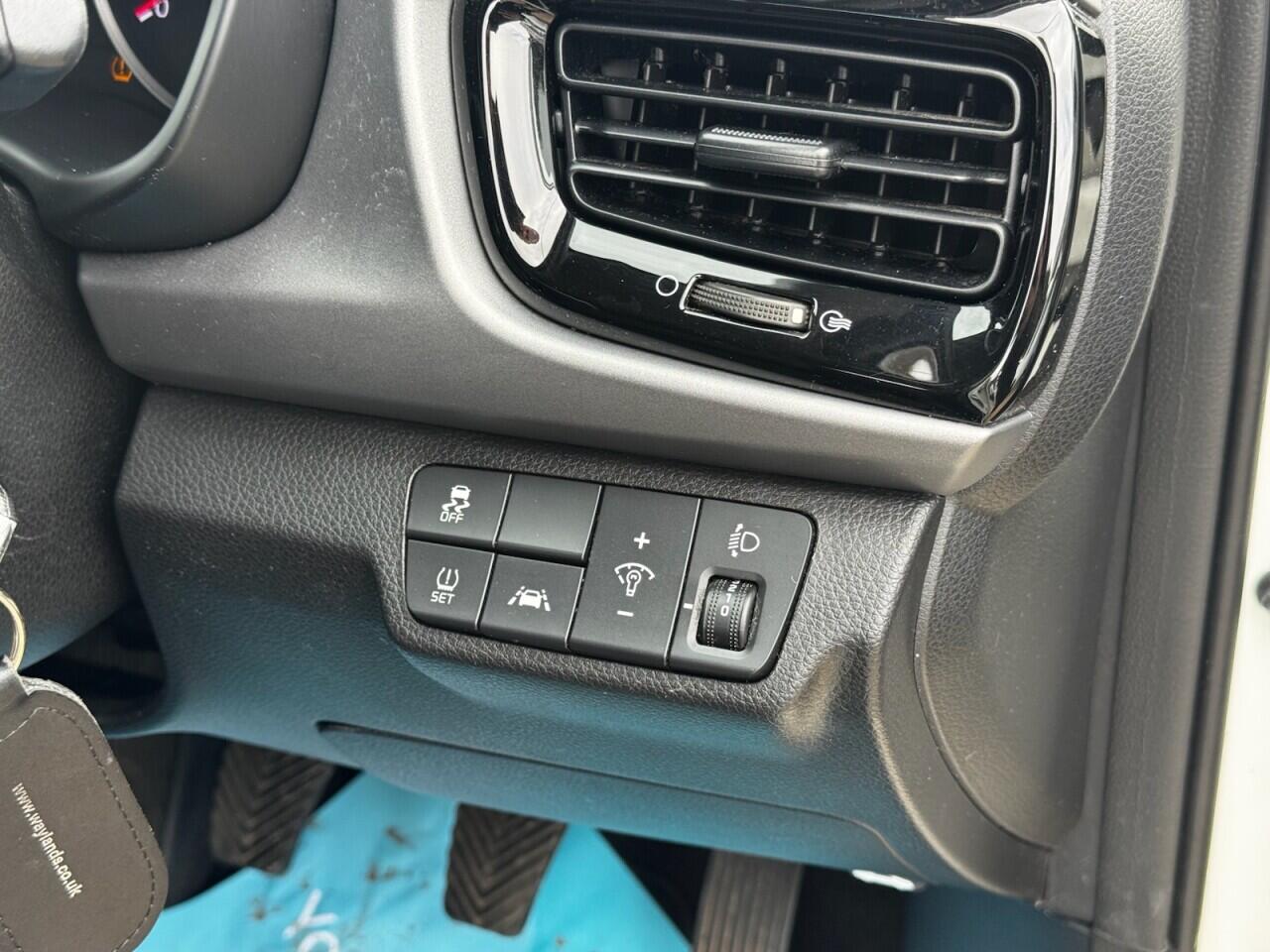 Kia Rio view 34