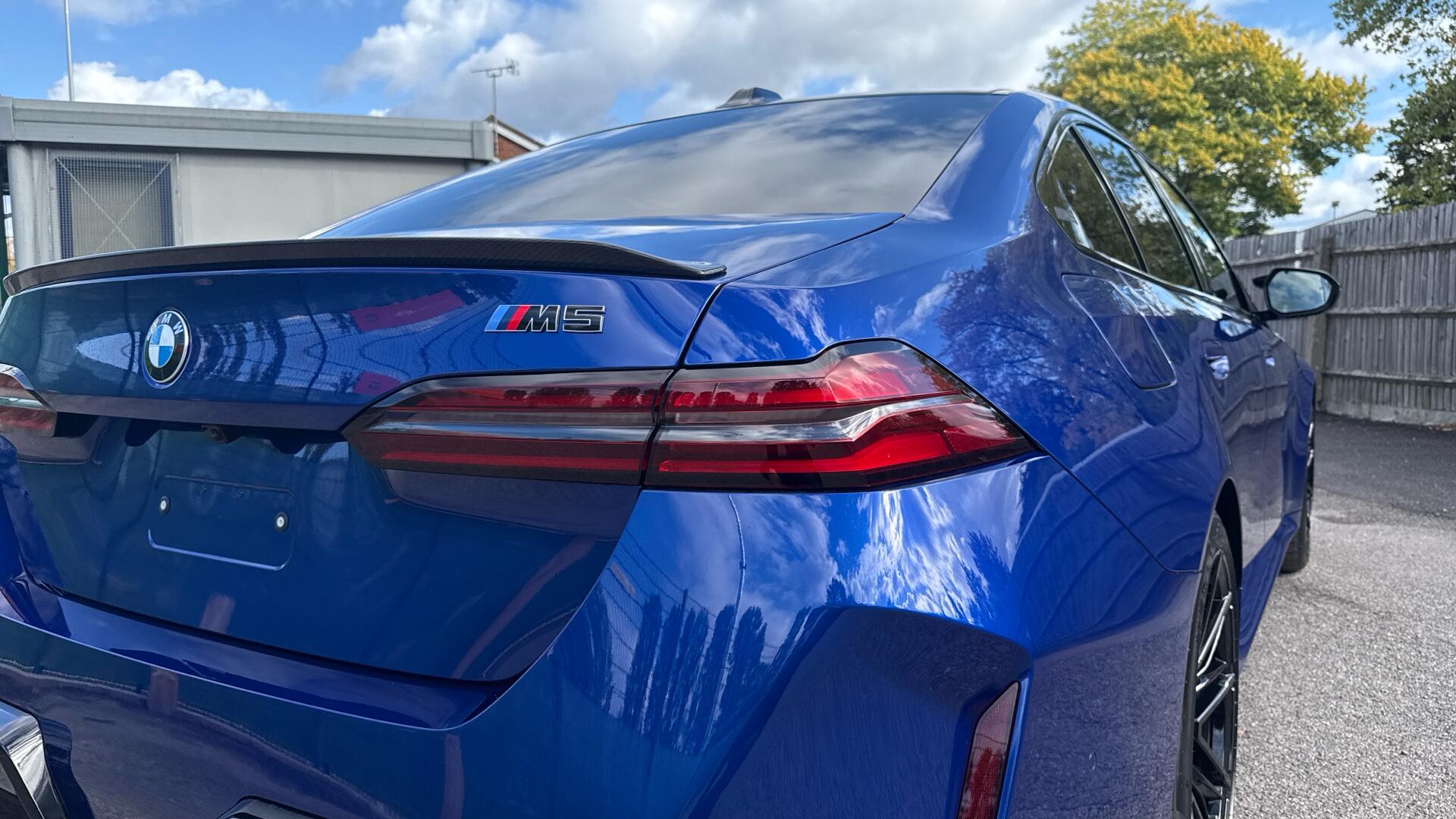 BMW M5 view 22