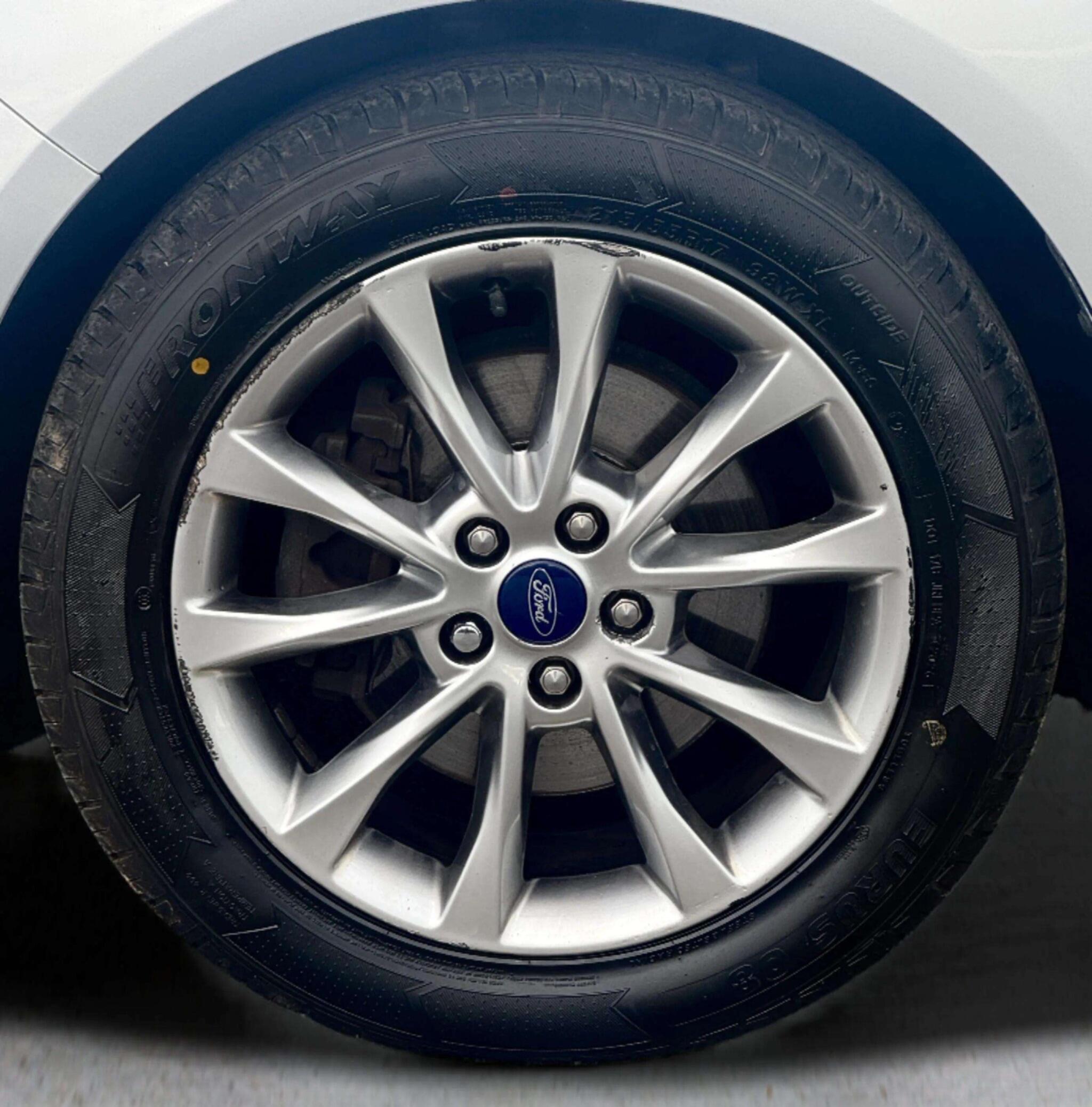 Ford Mondeo view 76