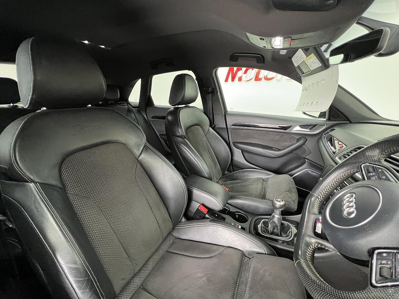 Audi Q3 view 14
