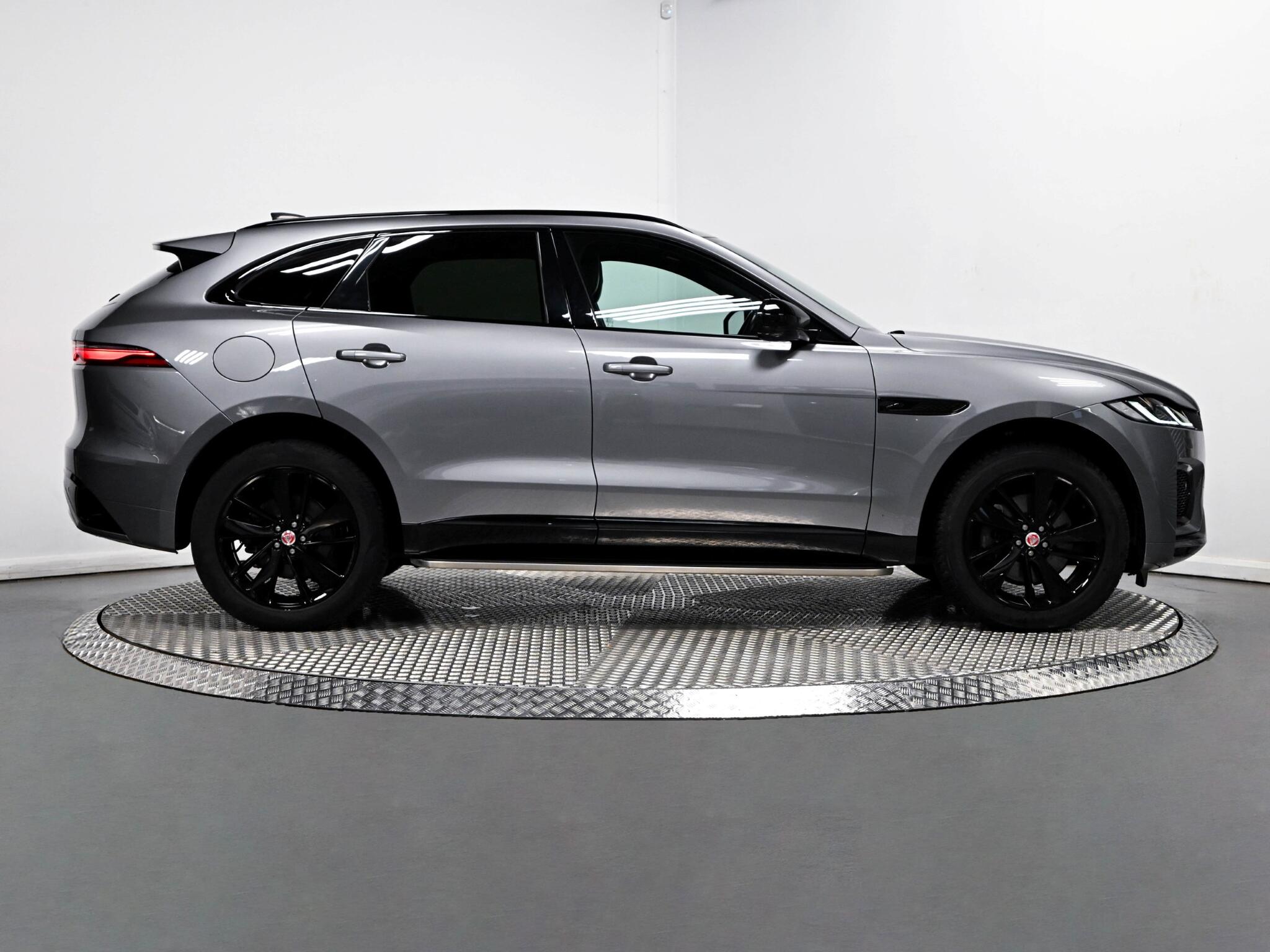 Jaguar F-Pace view 34