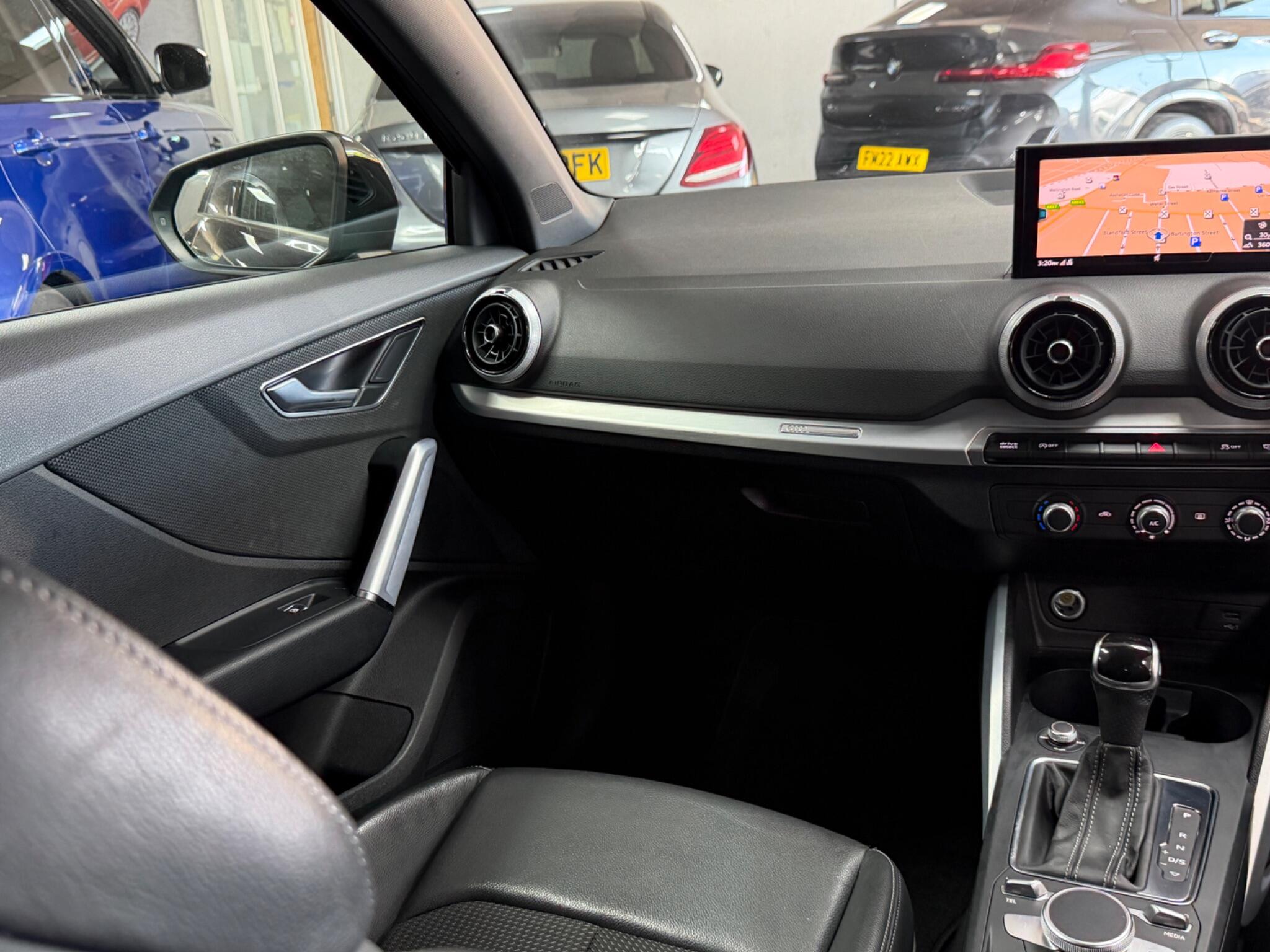 Audi Q2 view 27