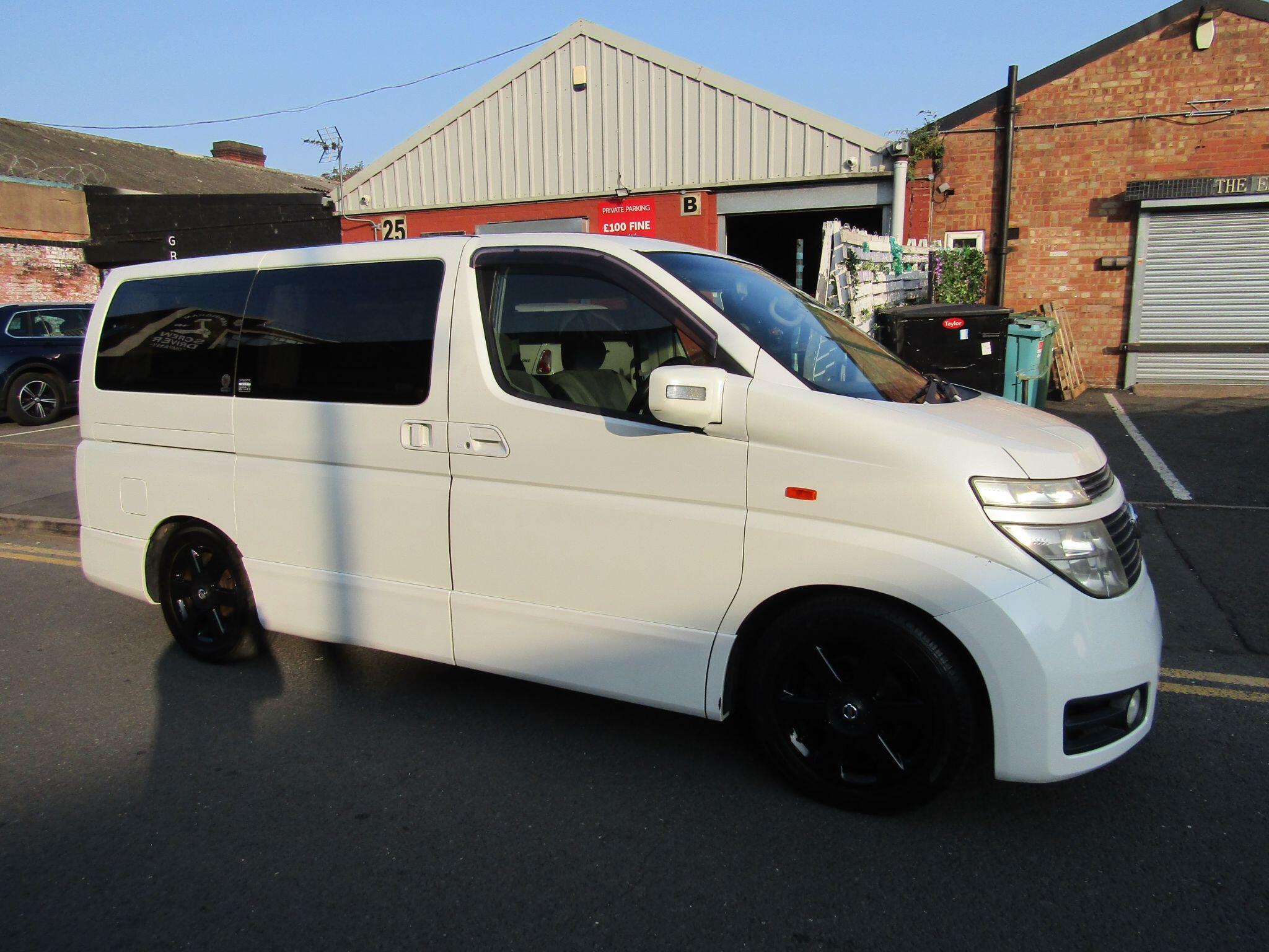 Nissan Elgrand view 6