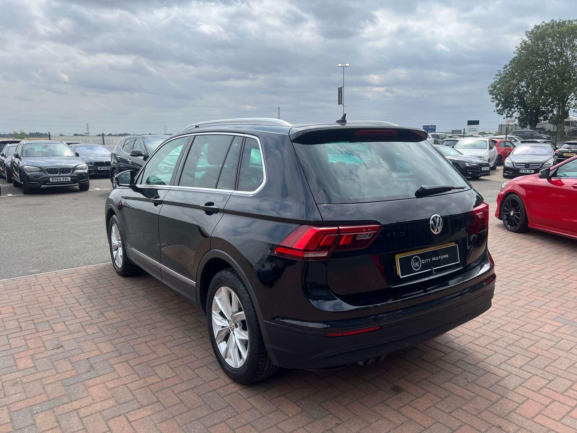 Volkswagen Tiguan view 11