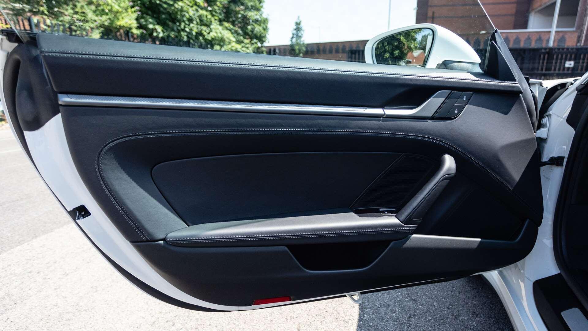 Porsche 911 view 30